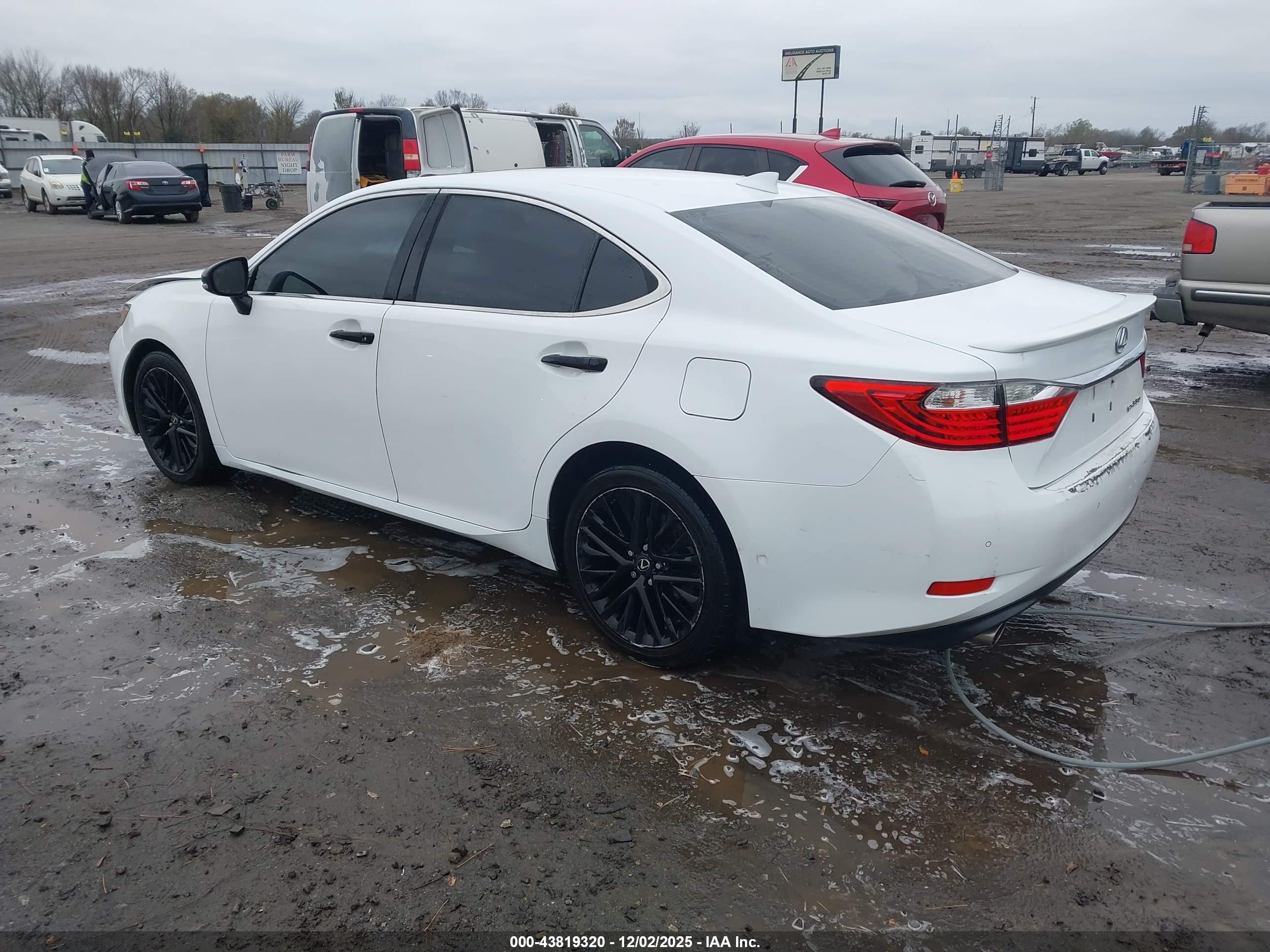 LEXUS ES image 3