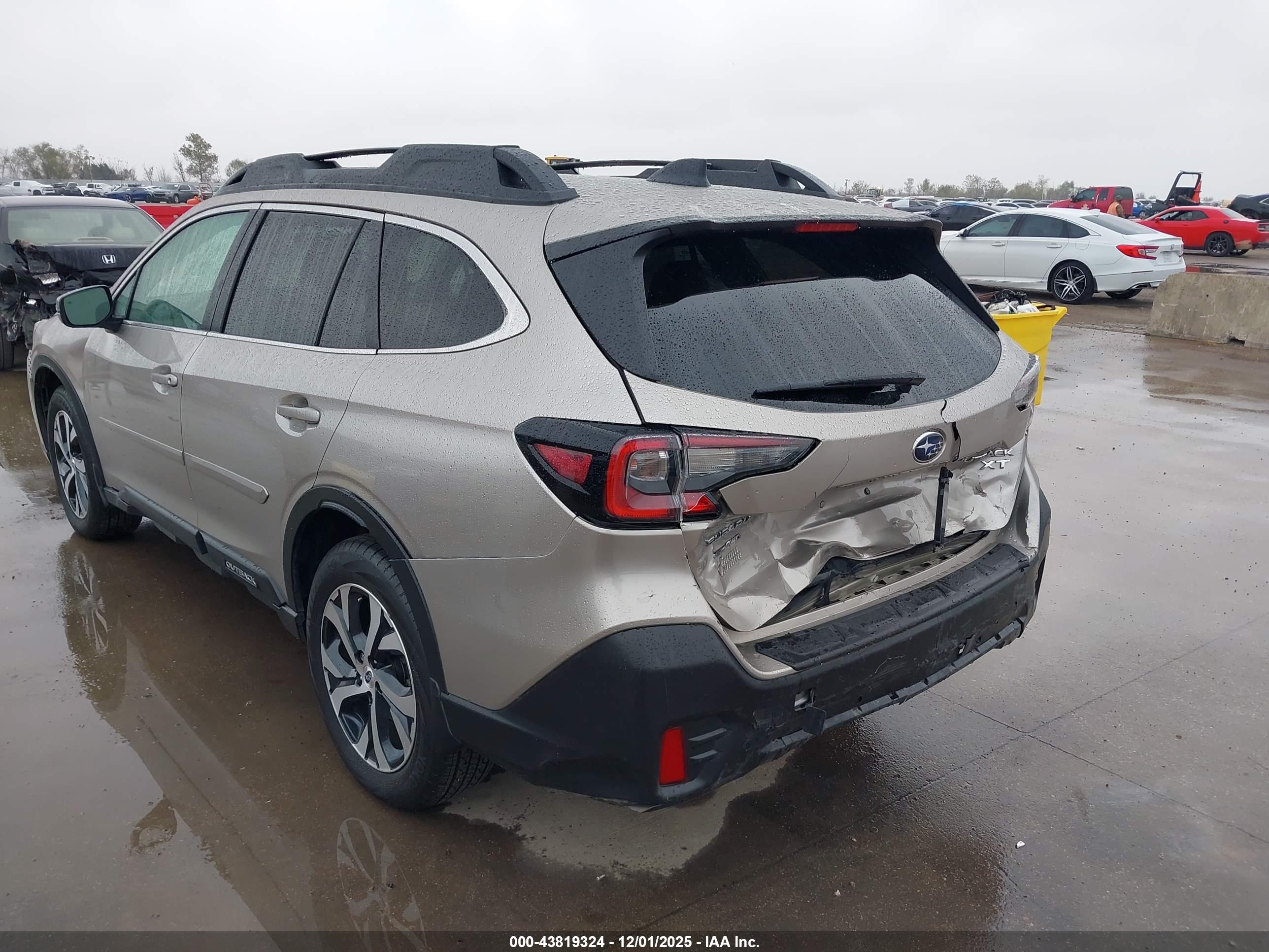 SUBARU OUTBACK image 3