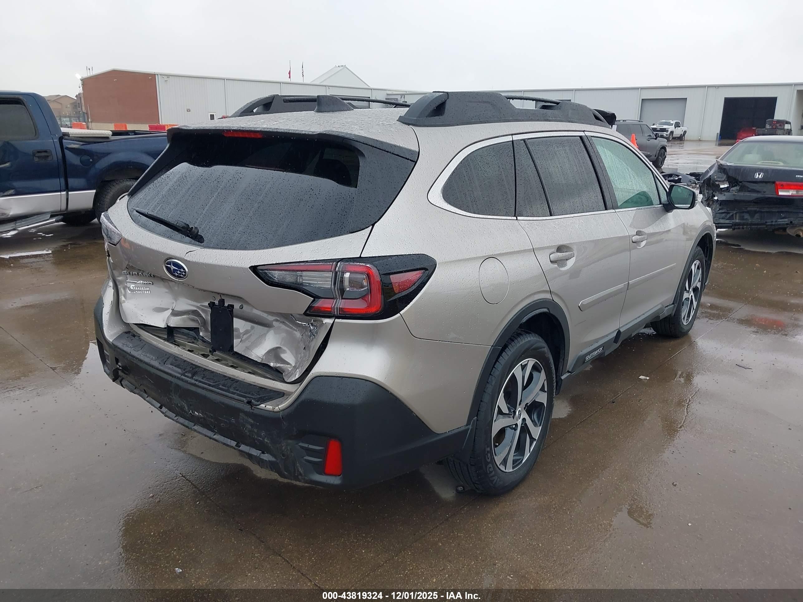 SUBARU OUTBACK image 4