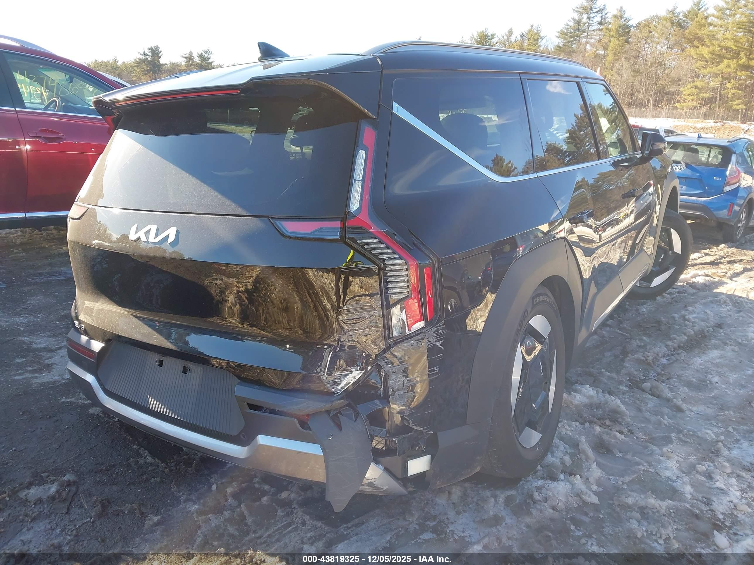 KIA EV9 image 4