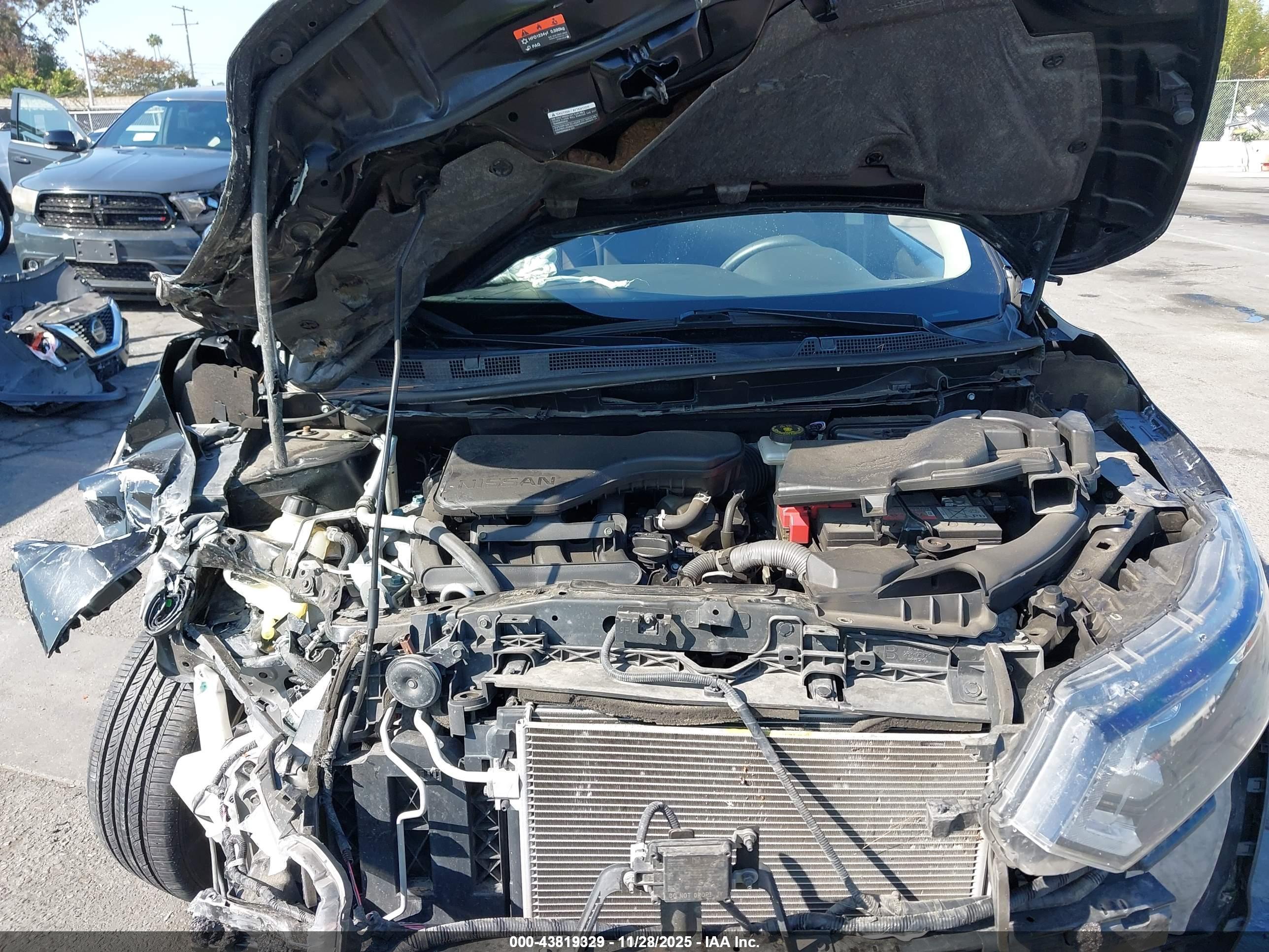 NISSAN ROGUE image 10