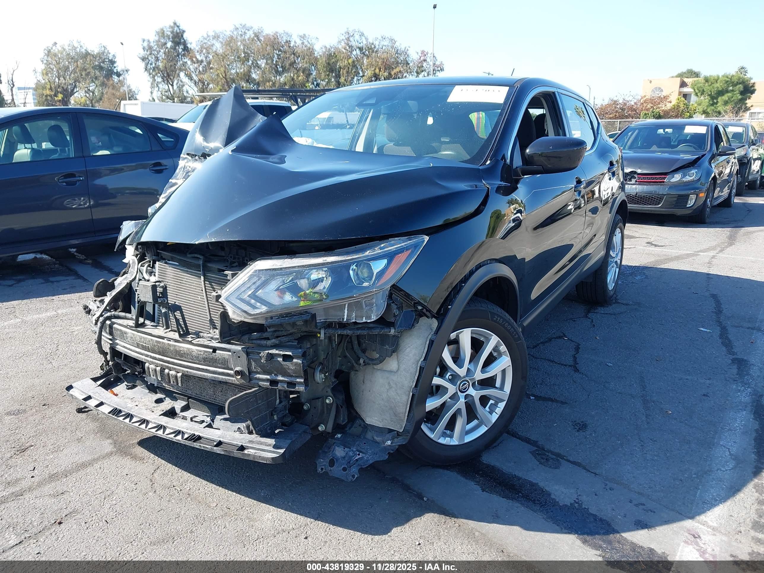 NISSAN ROGUE image 2