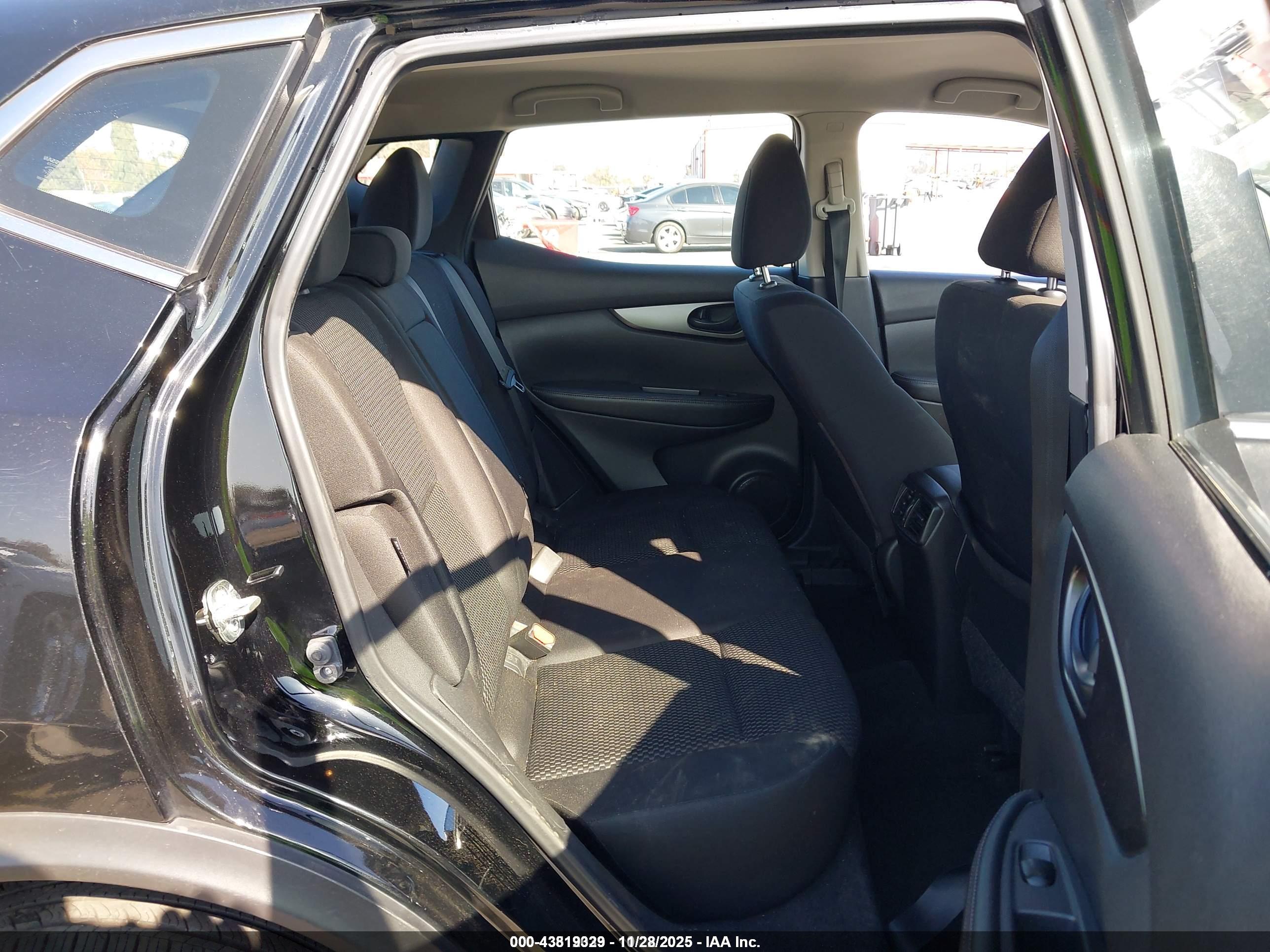 NISSAN ROGUE image 8