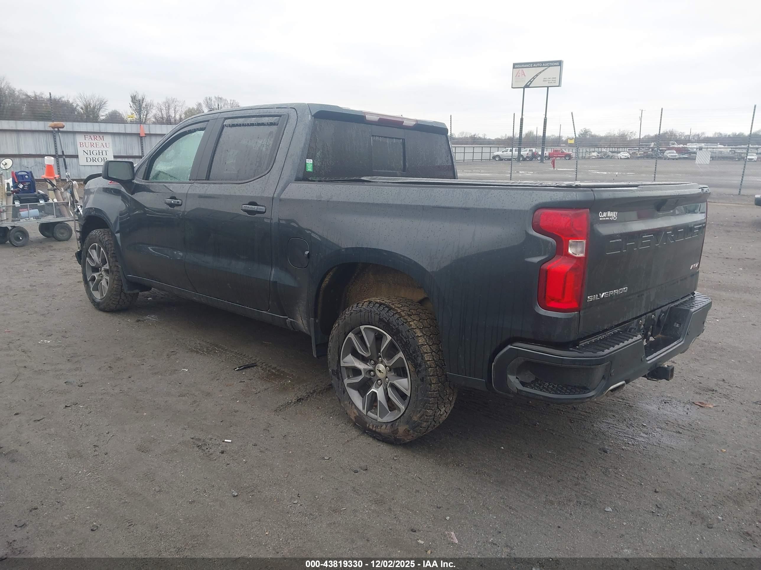CHEVROLET SILVERADO image 3