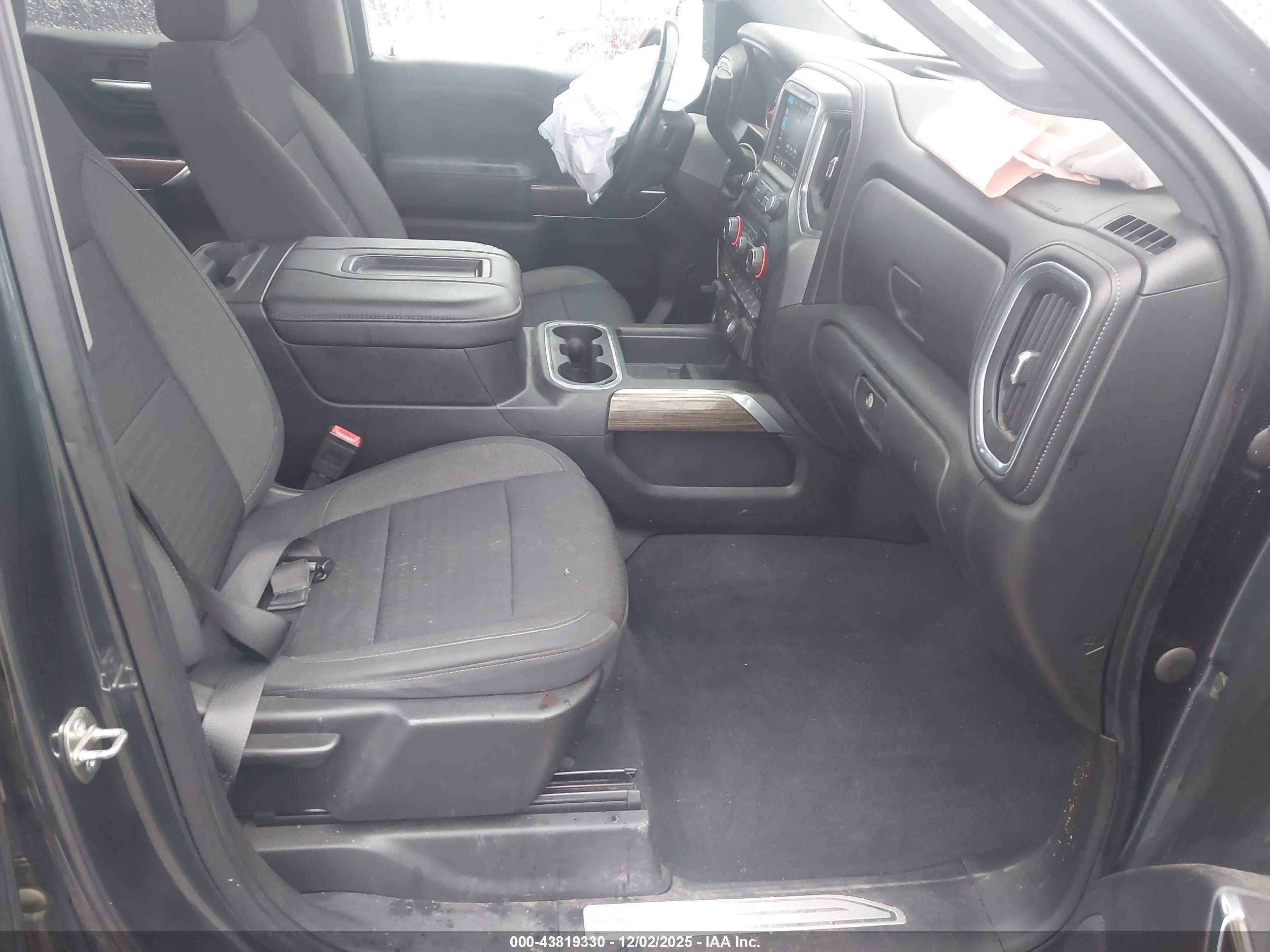 CHEVROLET SILVERADO image 5