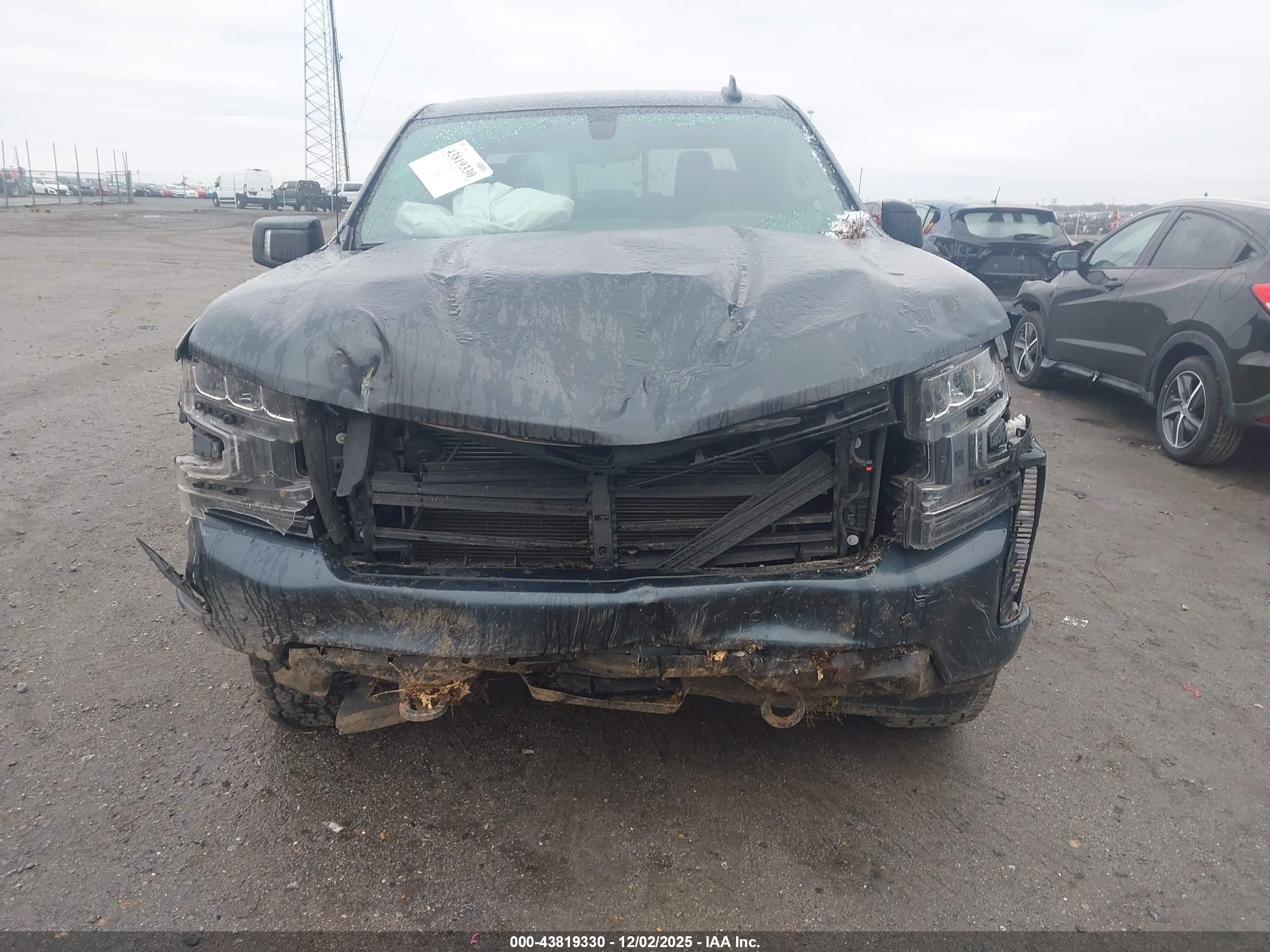 CHEVROLET SILVERADO image 6