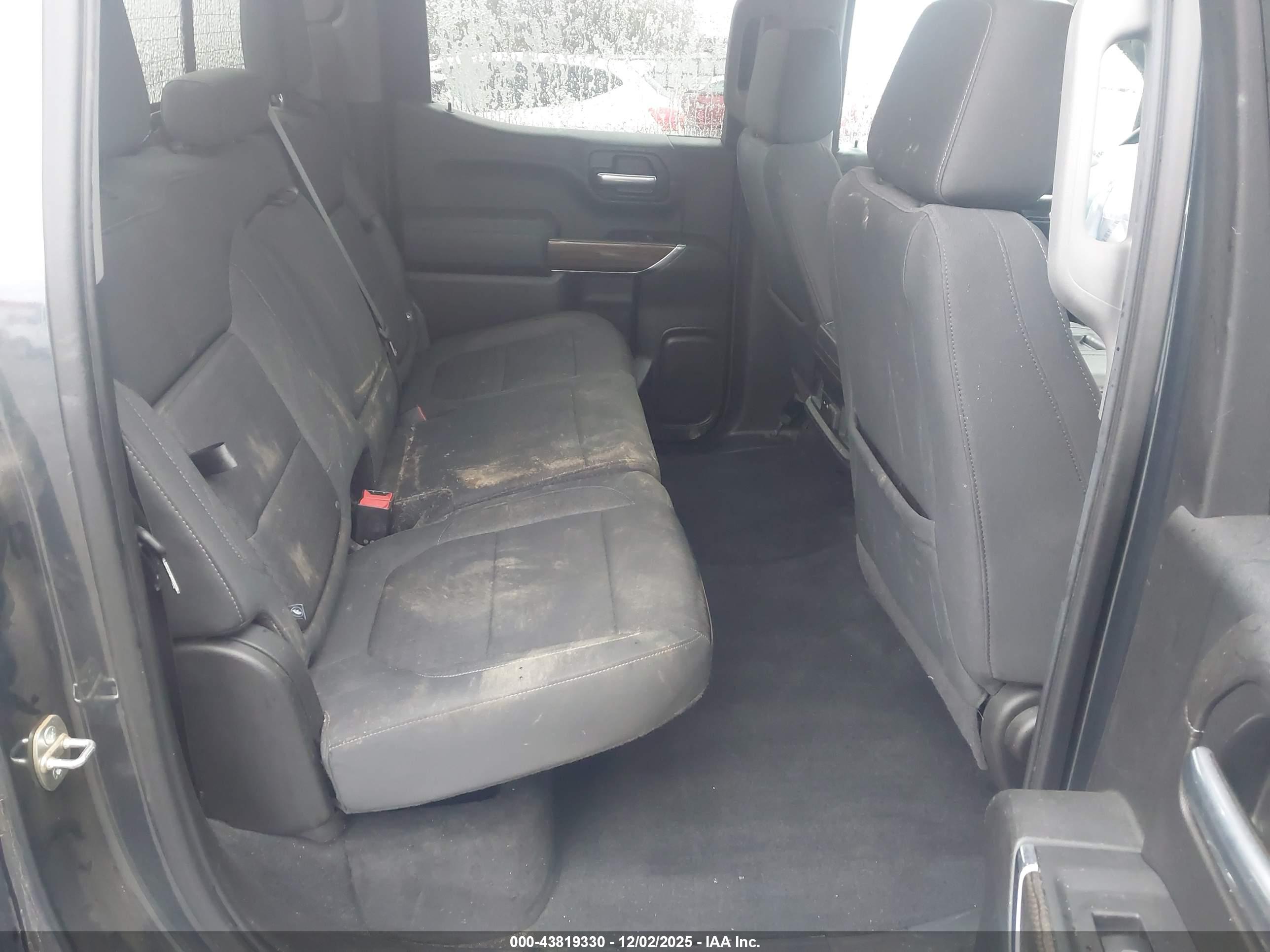 CHEVROLET SILVERADO image 8