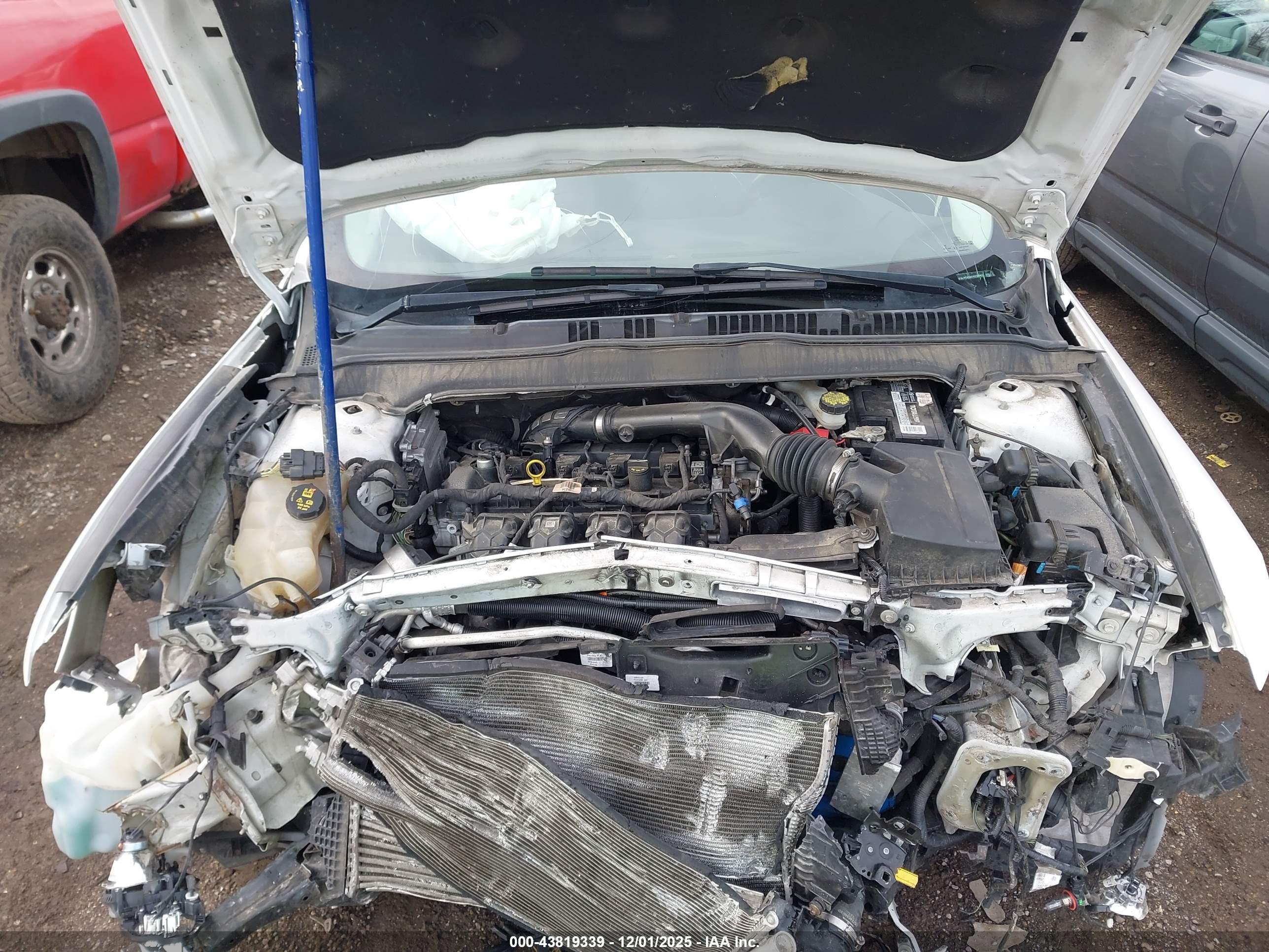 FORD FUSION image 10