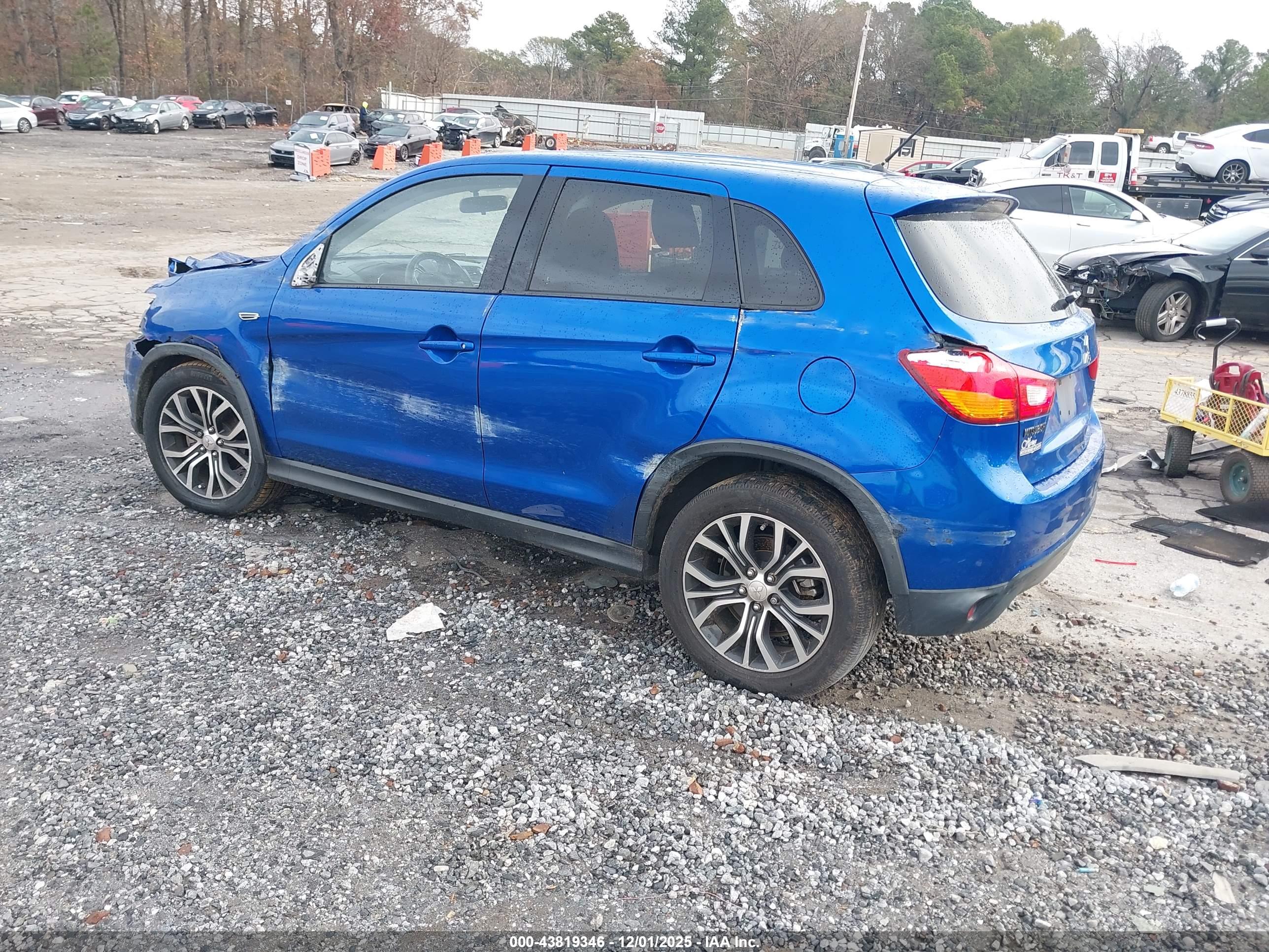 MITSUBISHI OUTLANDER image 3