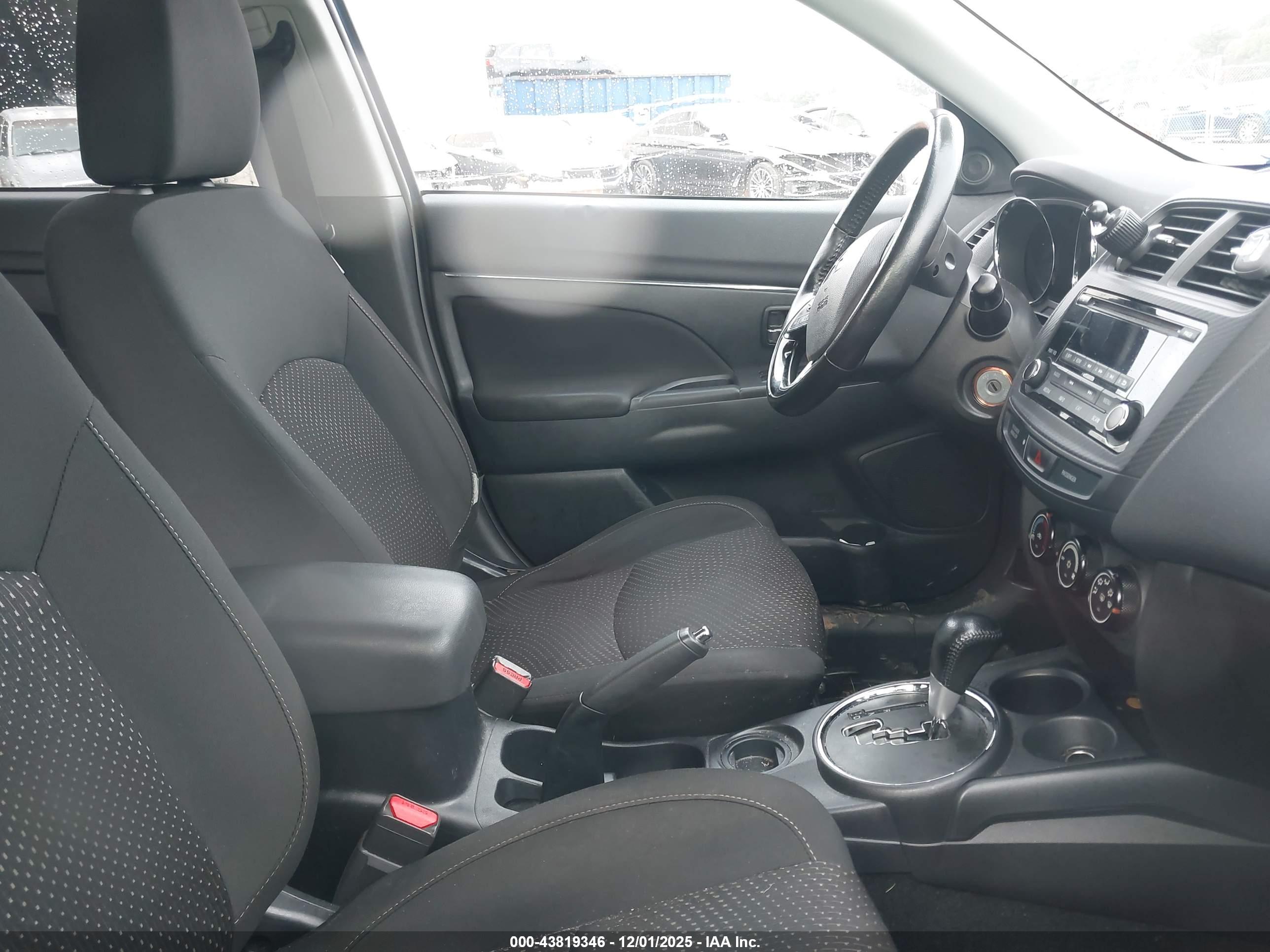 MITSUBISHI OUTLANDER image 5