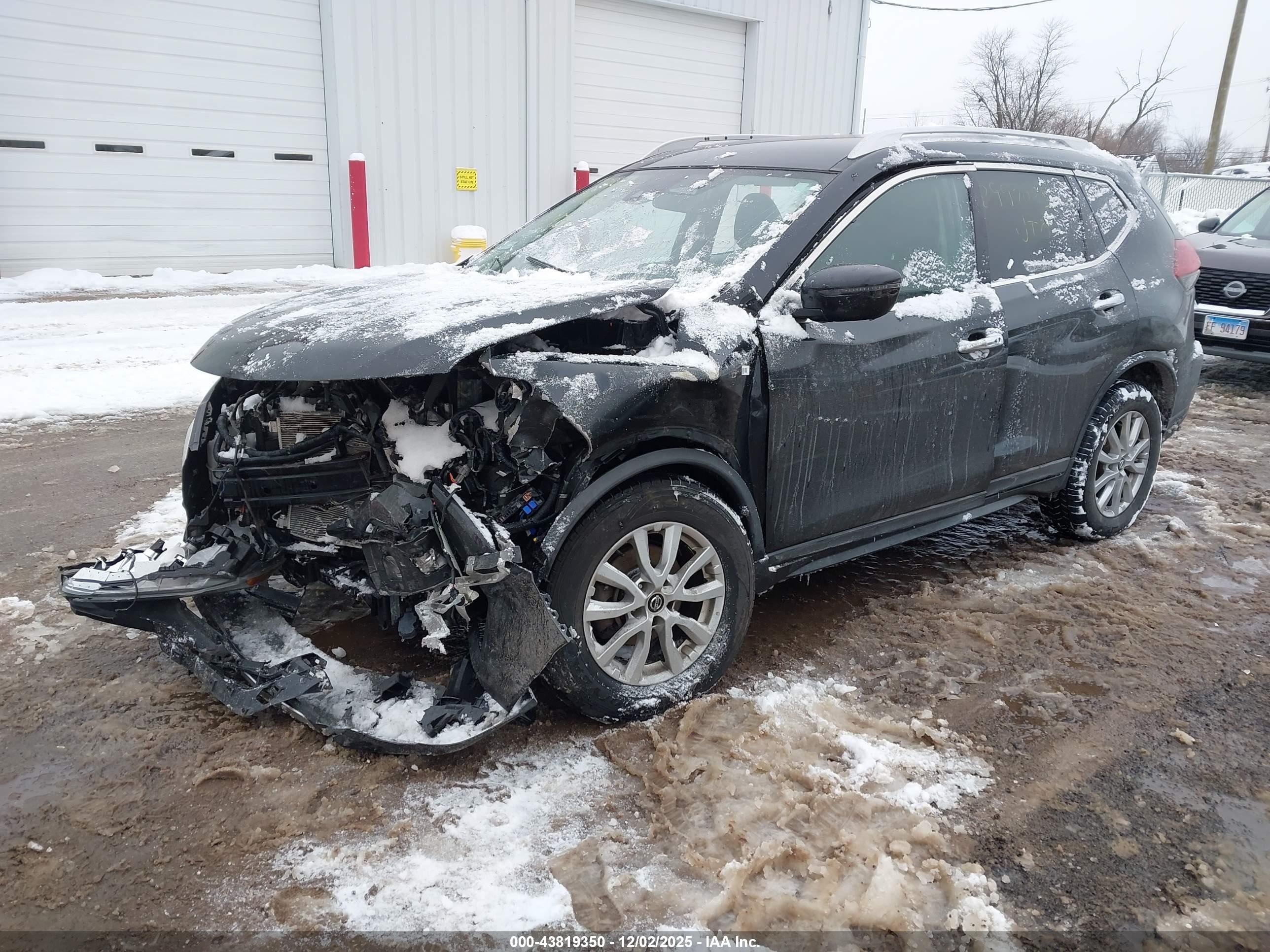 NISSAN ROGUE image 2