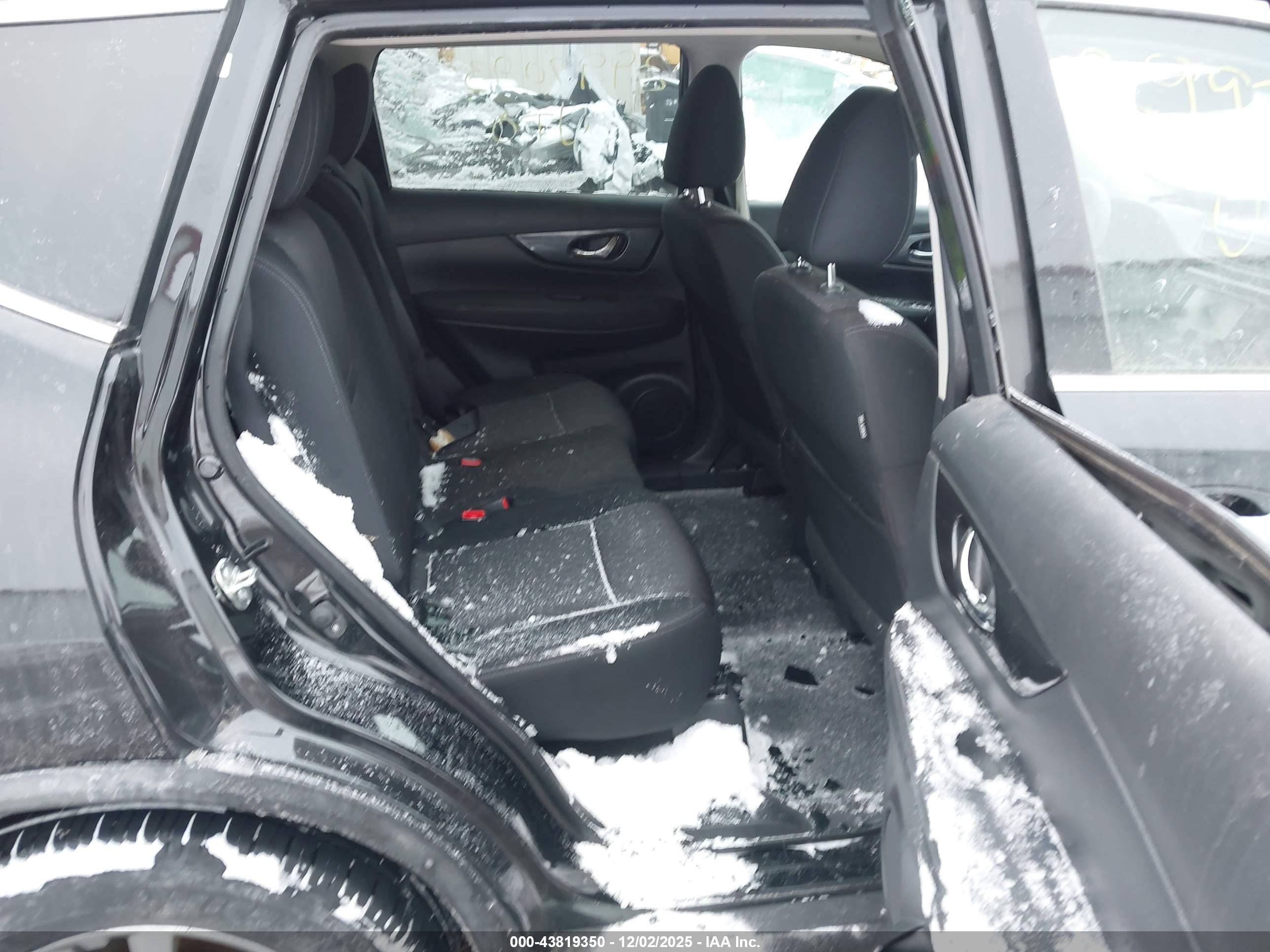 NISSAN ROGUE image 8
