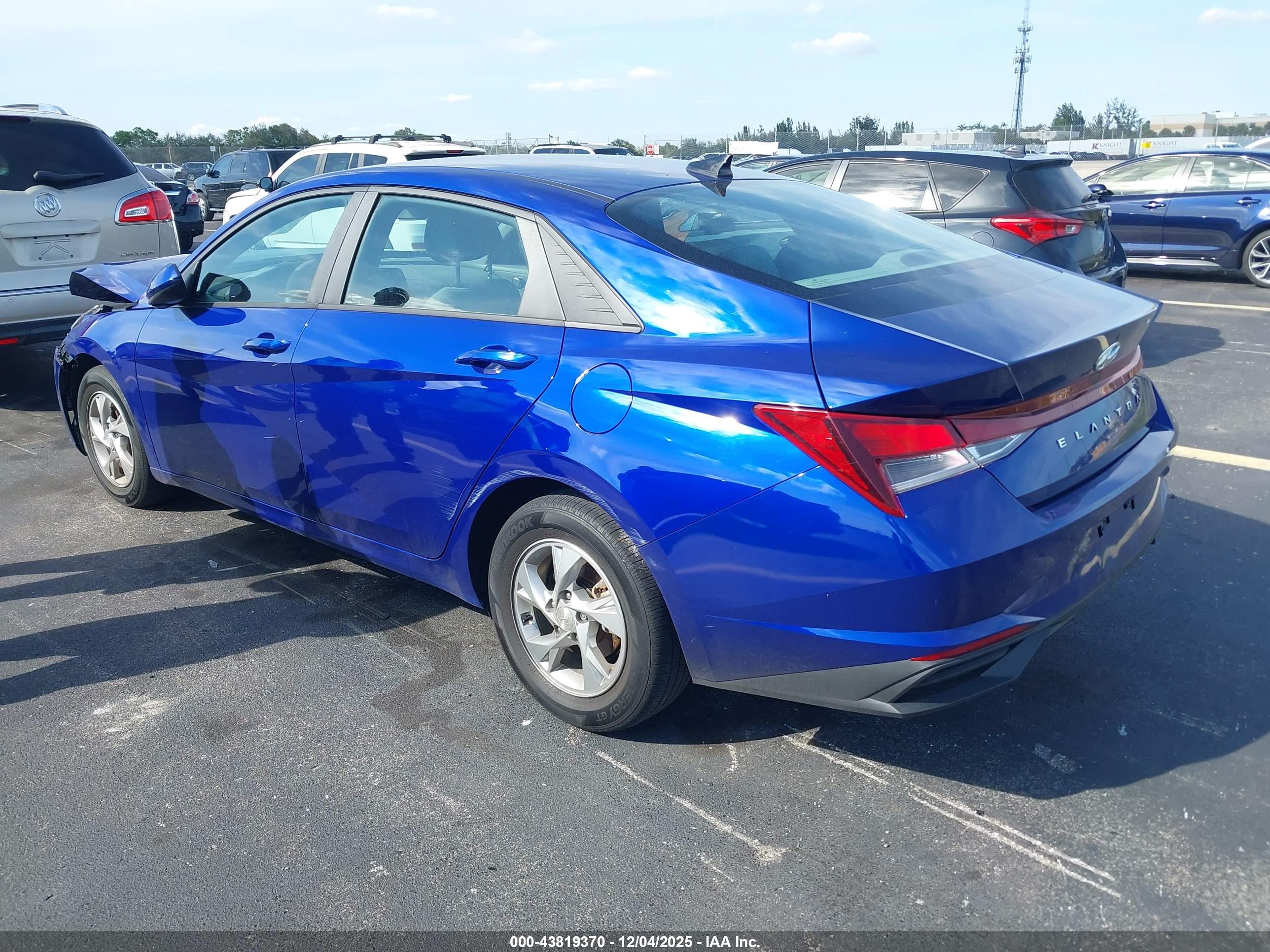 HYUNDAI ELANTRA image 3