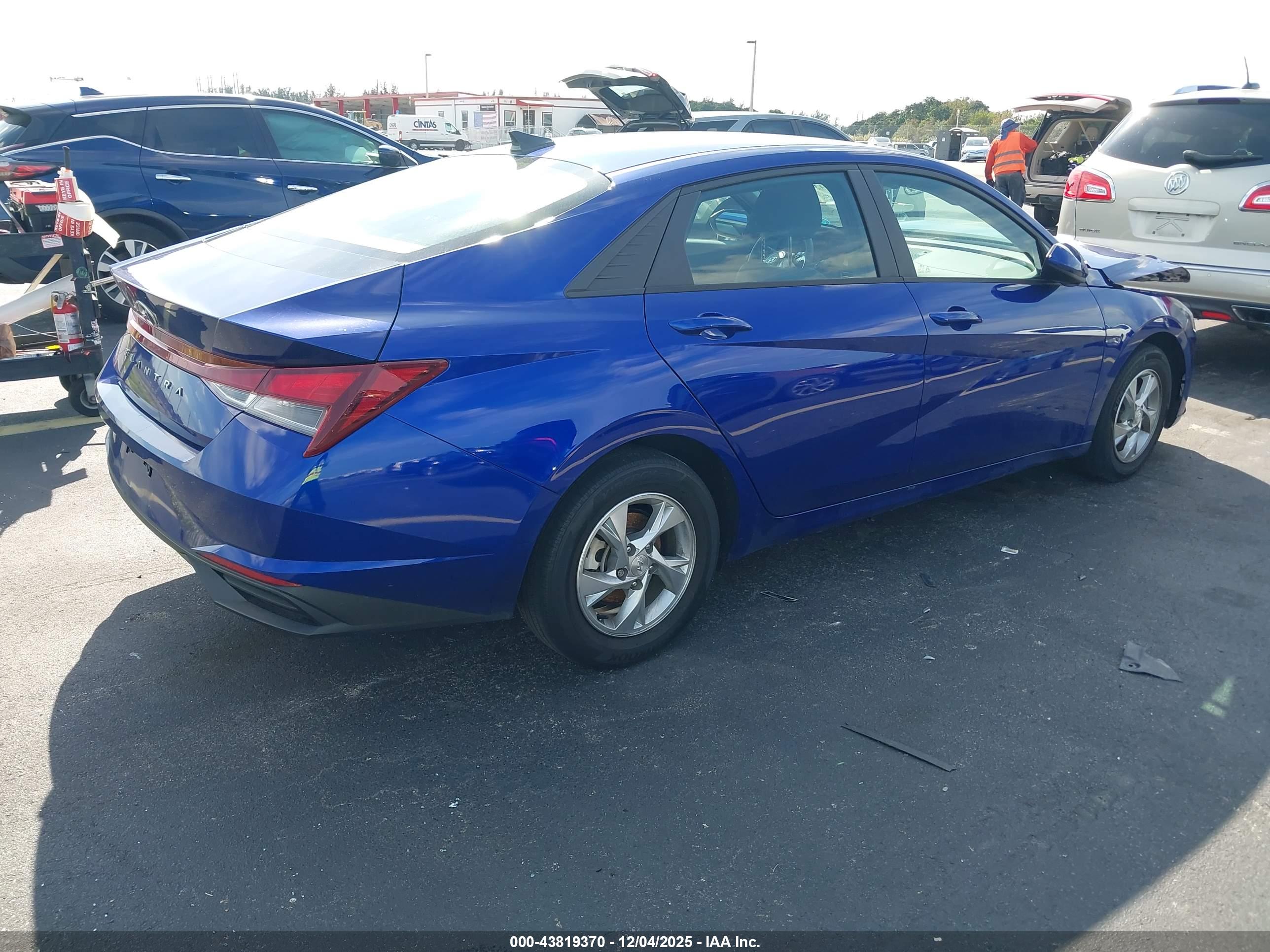 HYUNDAI ELANTRA image 4