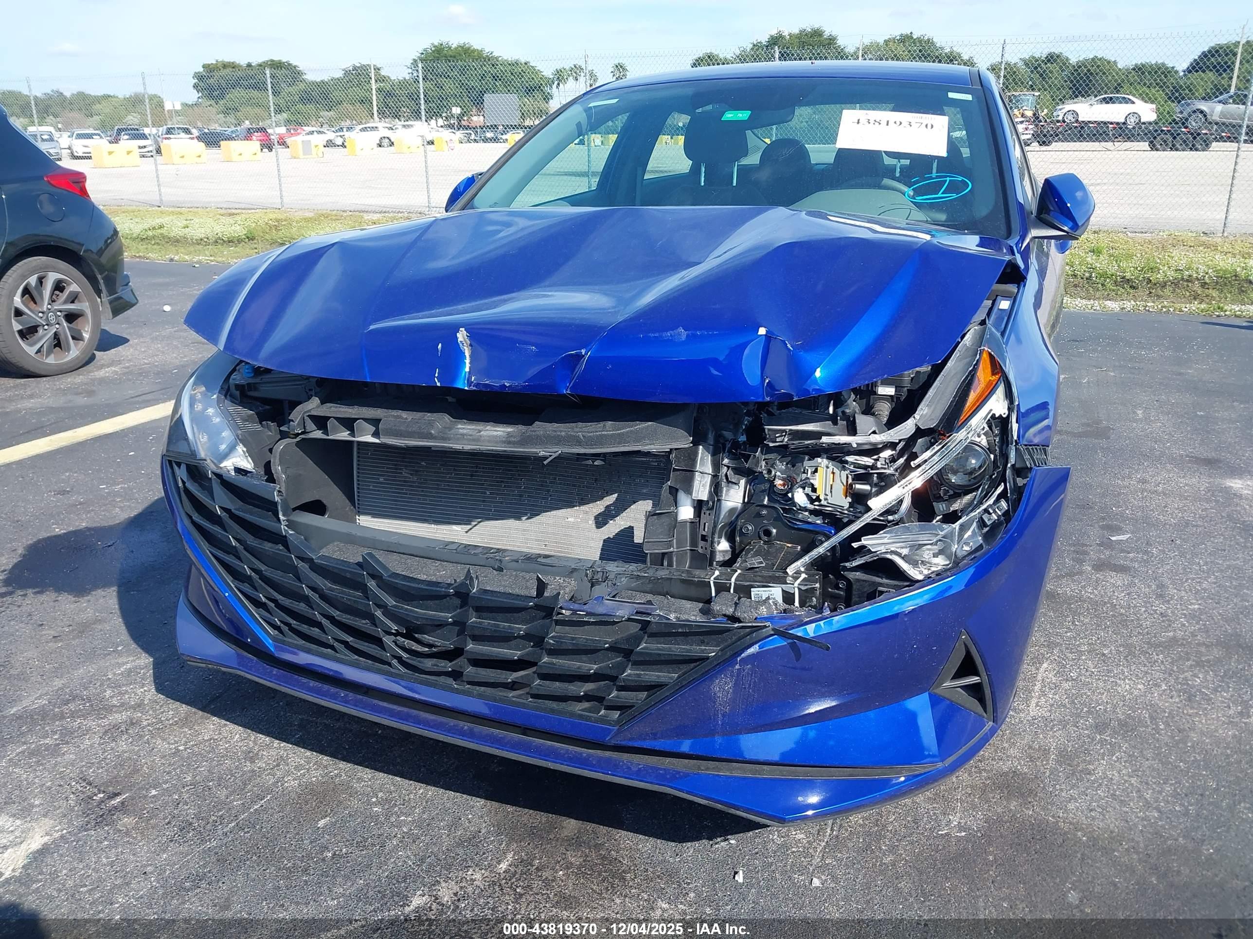 HYUNDAI ELANTRA image 6