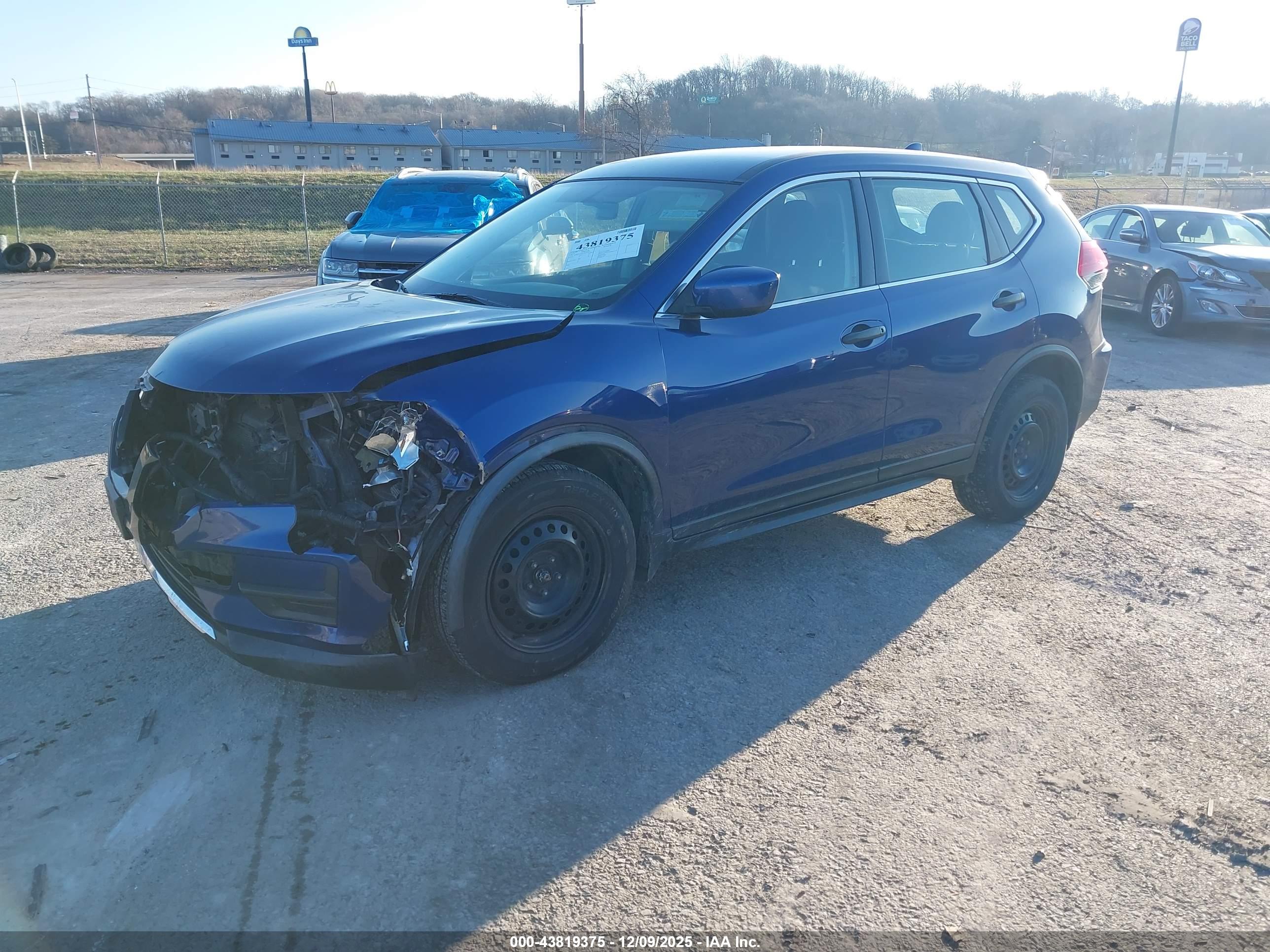 NISSAN ROGUE image 2