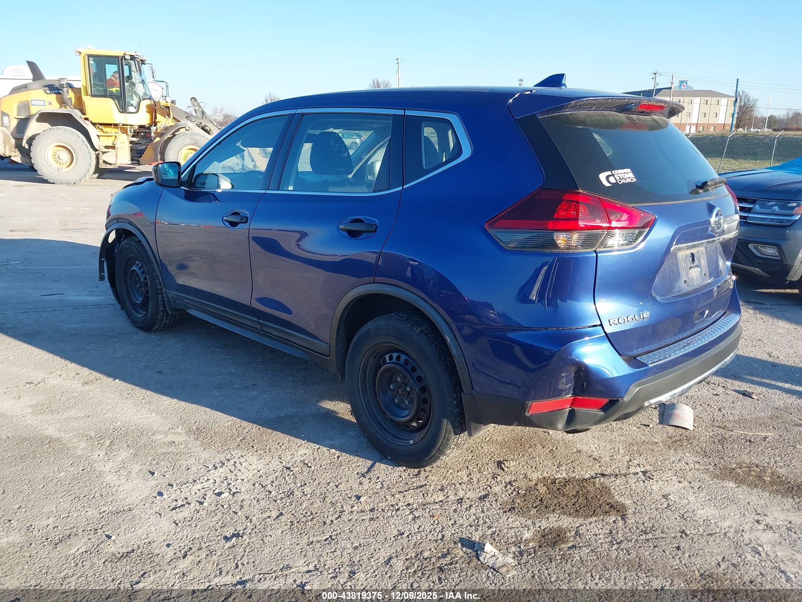 NISSAN ROGUE image 3