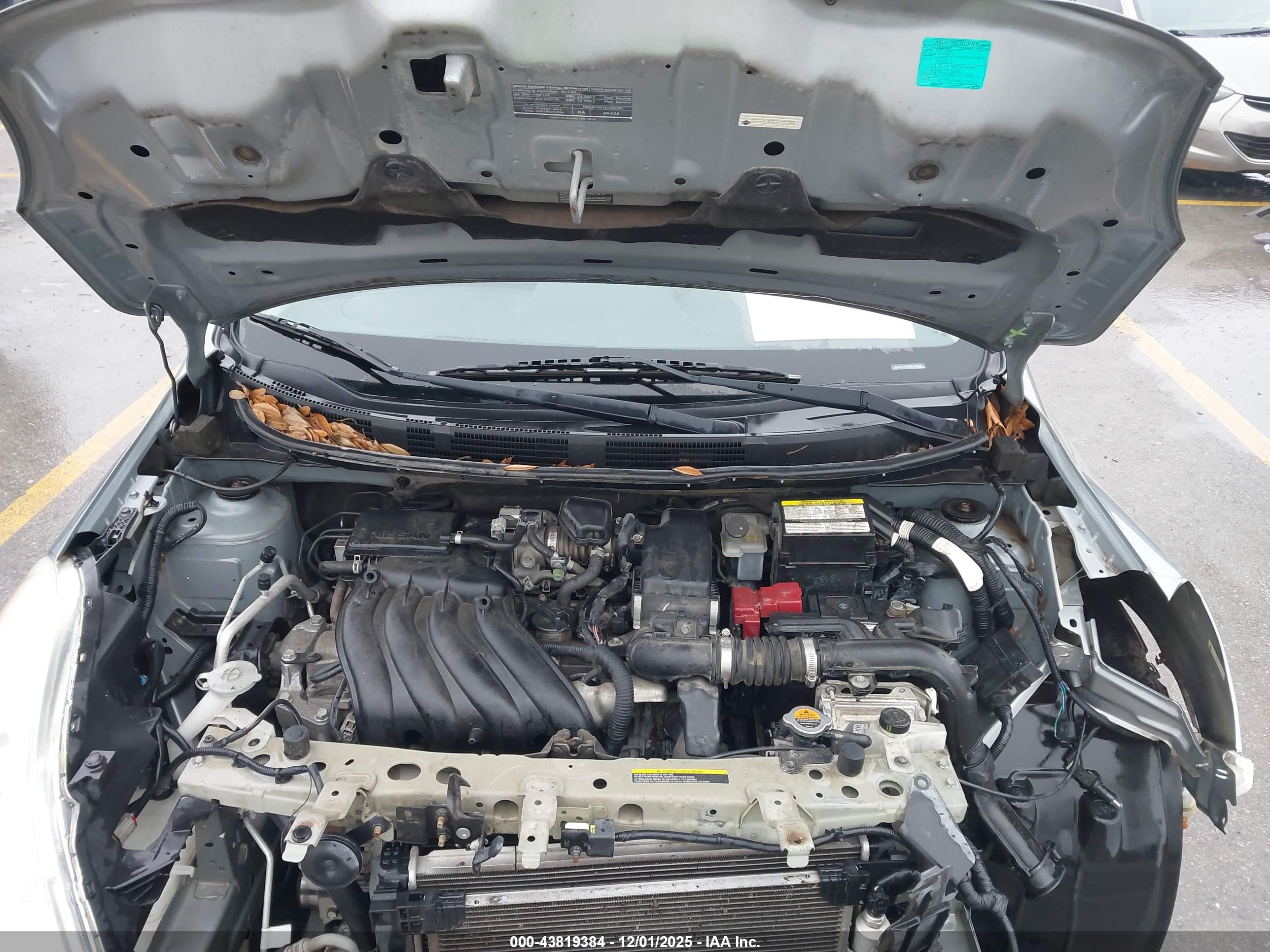 NISSAN VERSA image 10