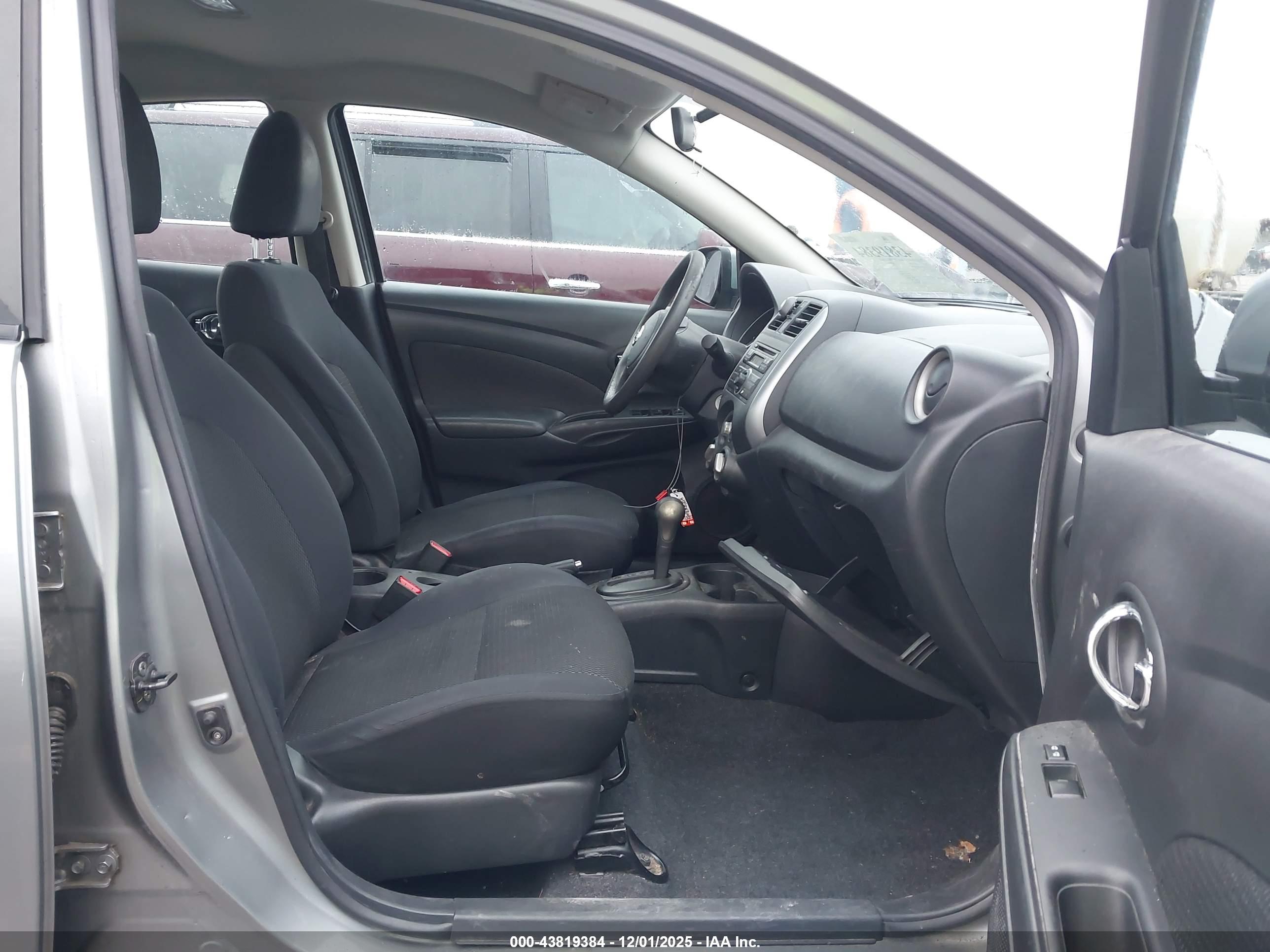 NISSAN VERSA image 5