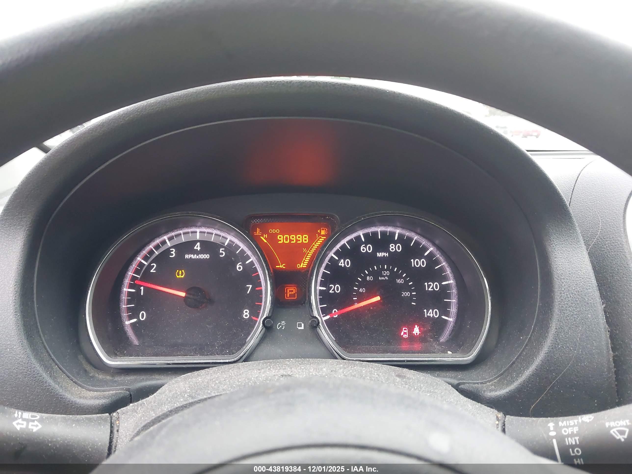 NISSAN VERSA image 7