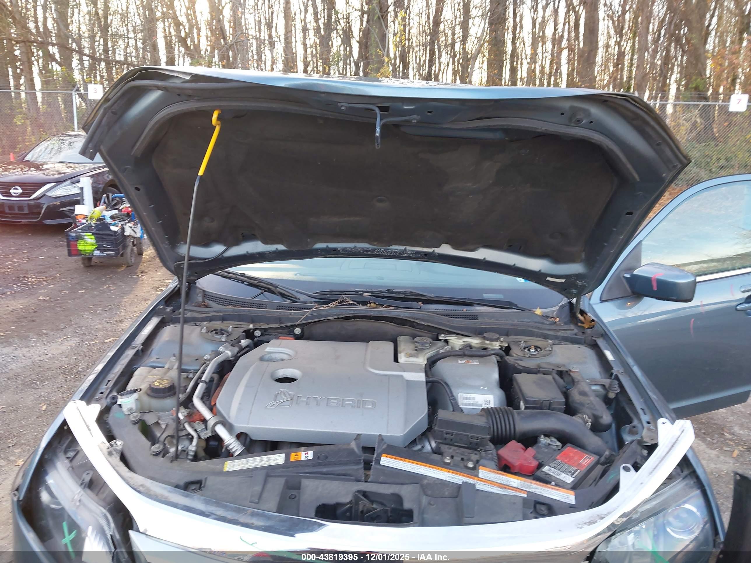 FORD FUSION image 10