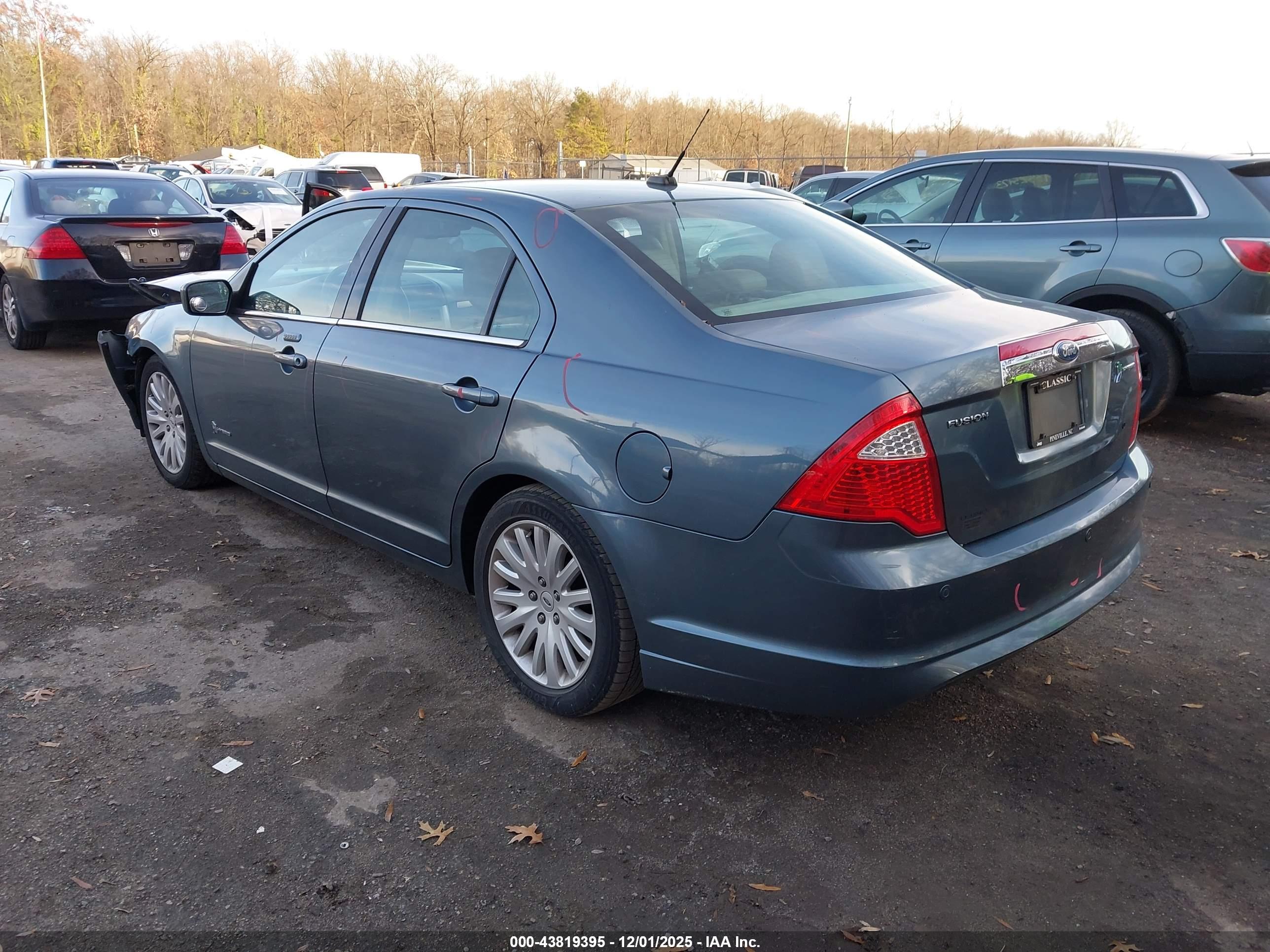 FORD FUSION image 3