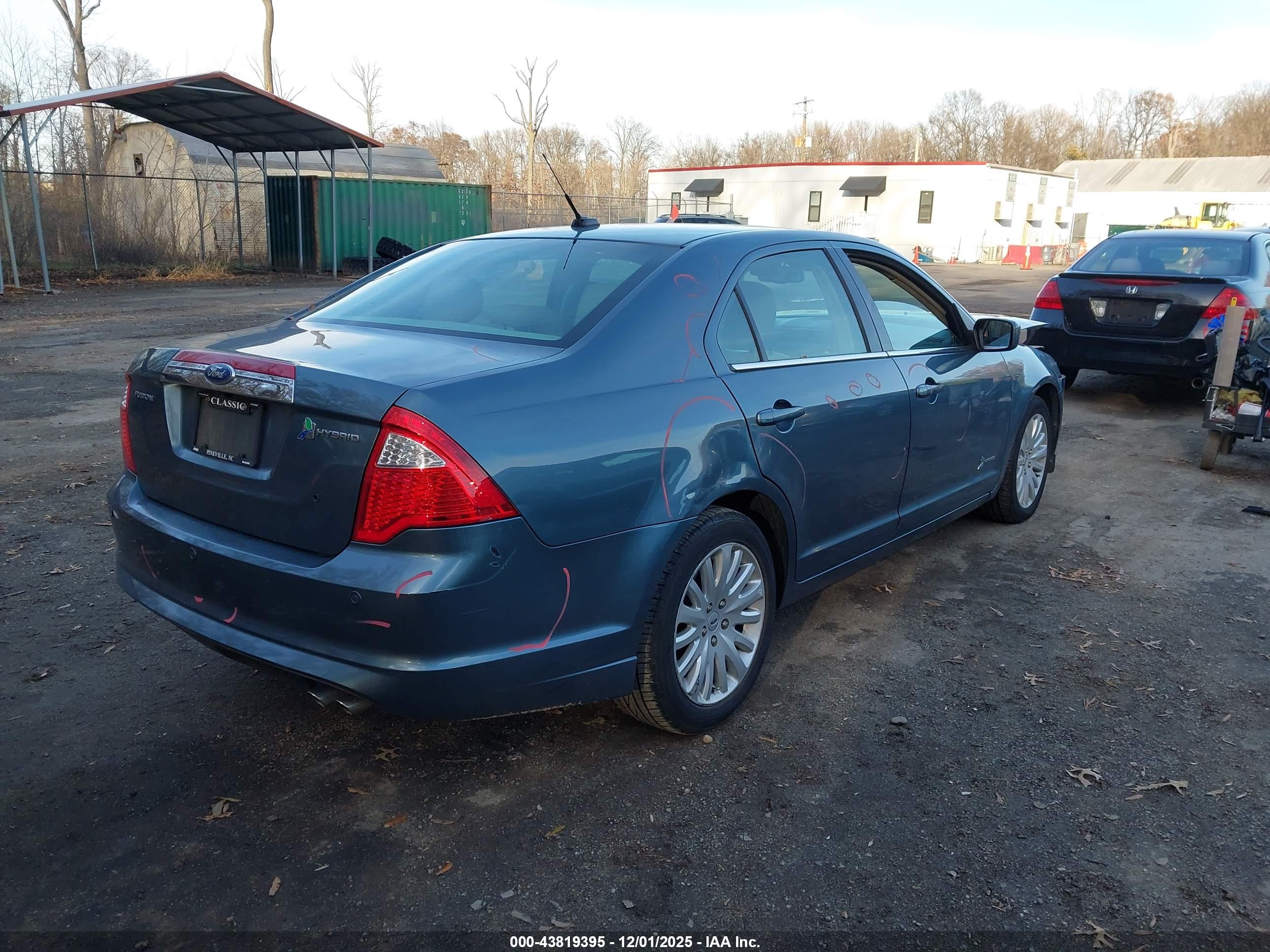 FORD FUSION image 4
