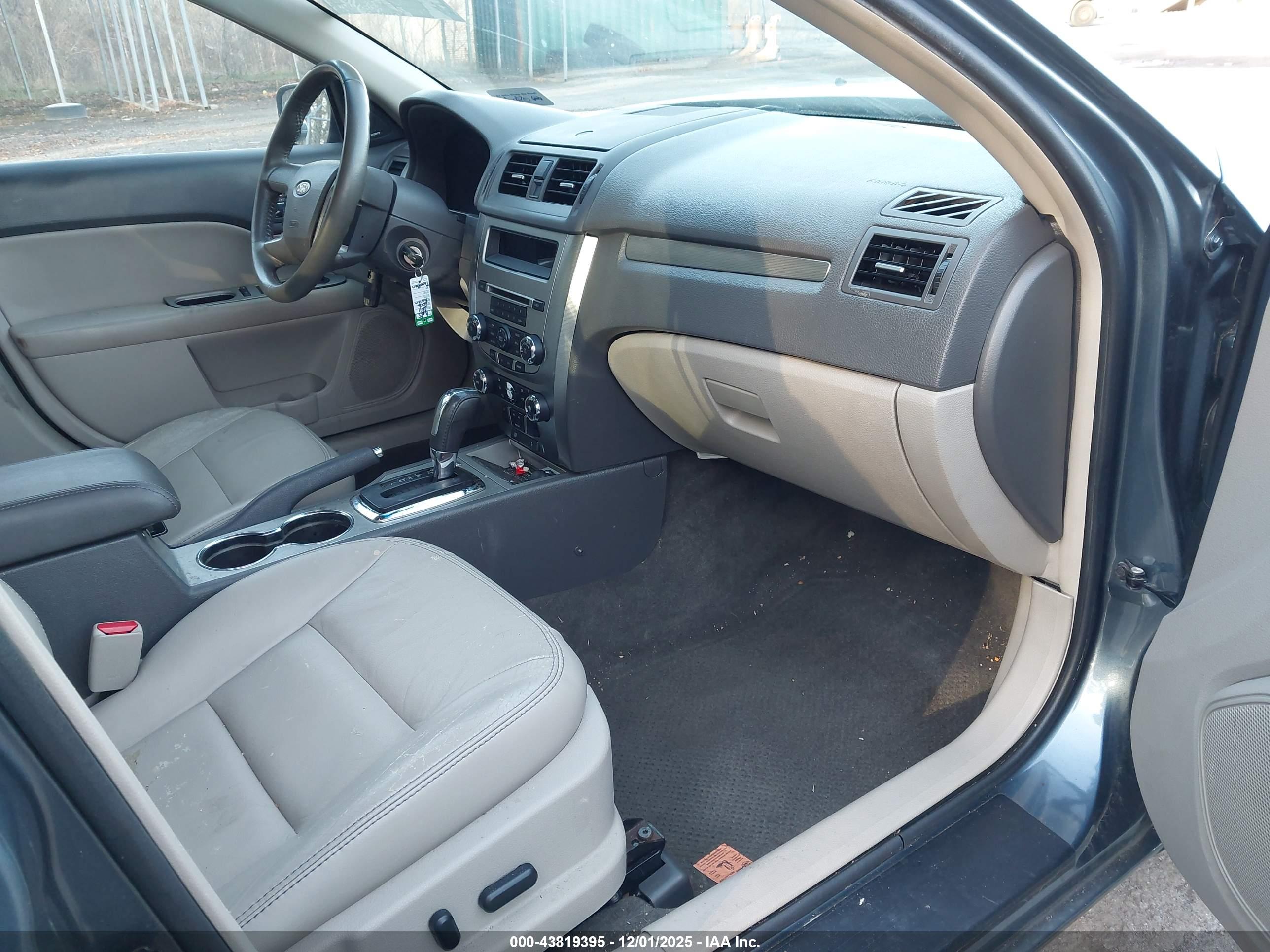 FORD FUSION image 5