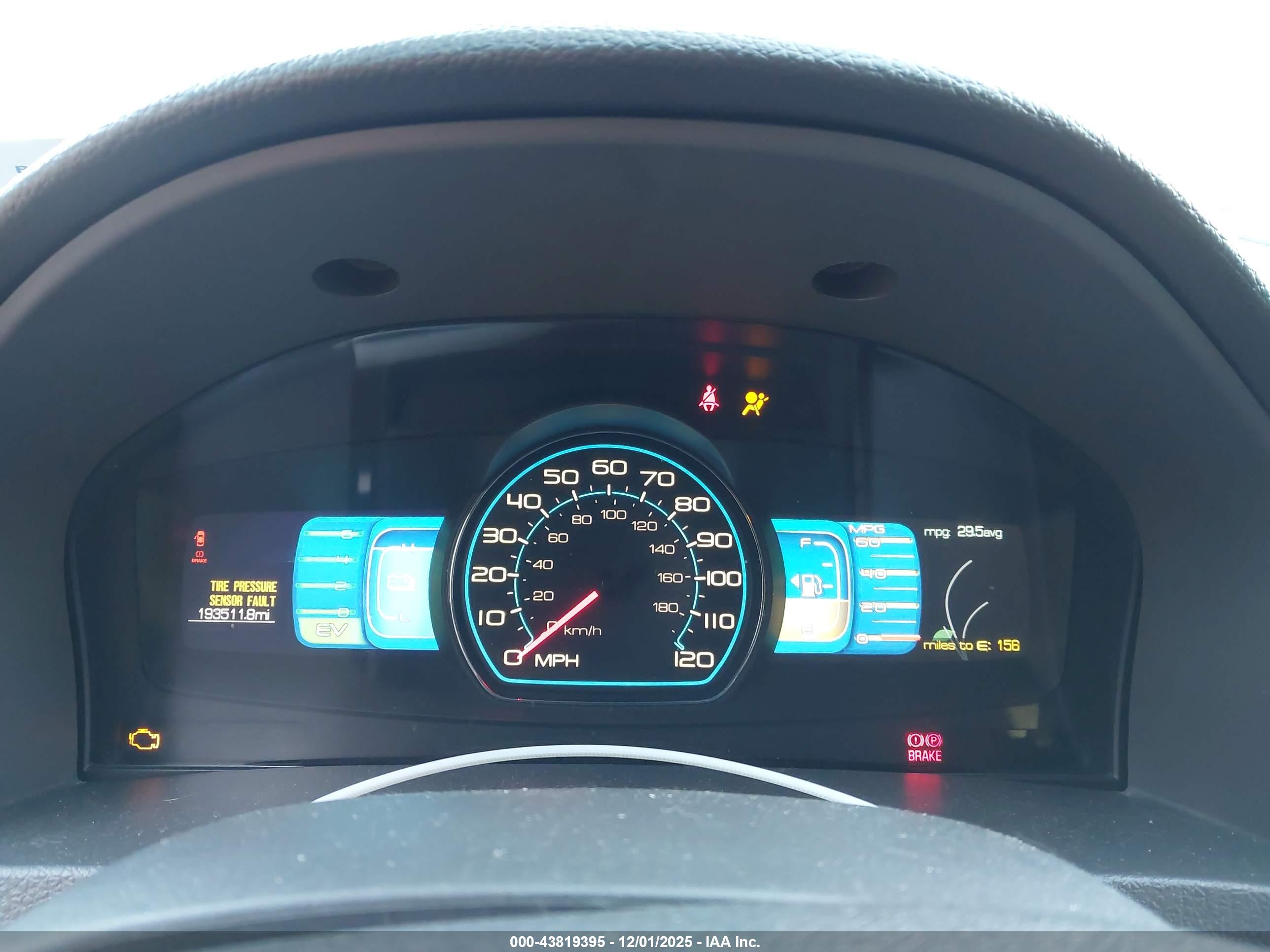 FORD FUSION image 7