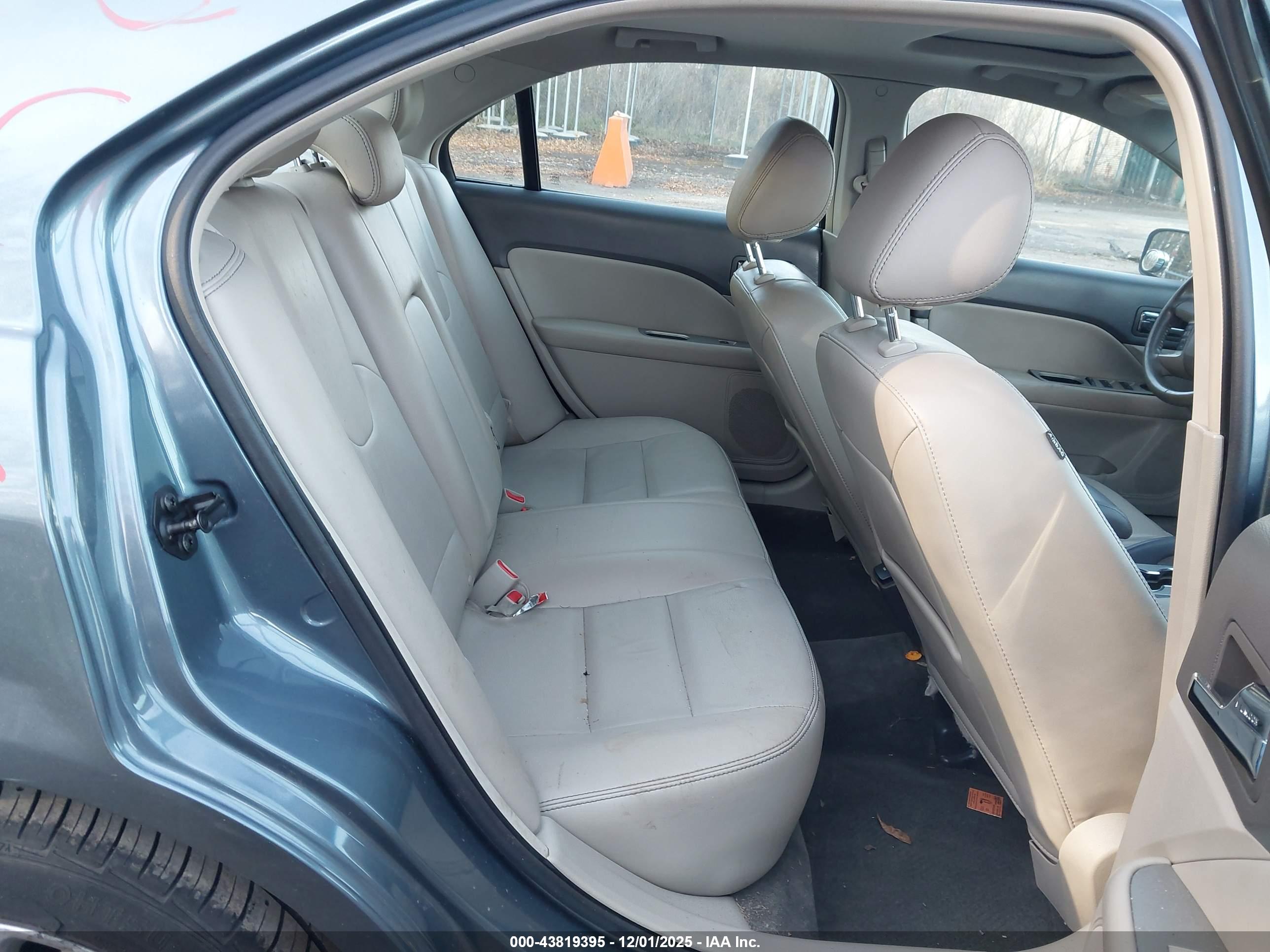 FORD FUSION image 8