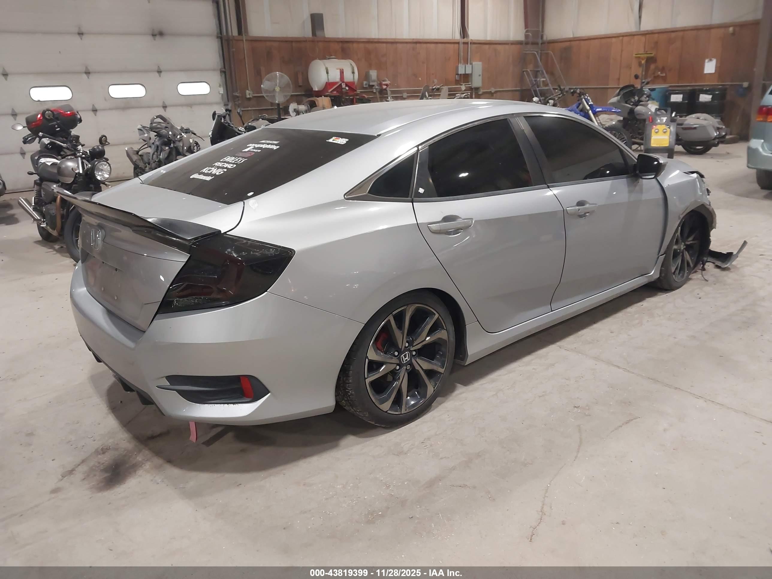 HONDA CIVIC image 4