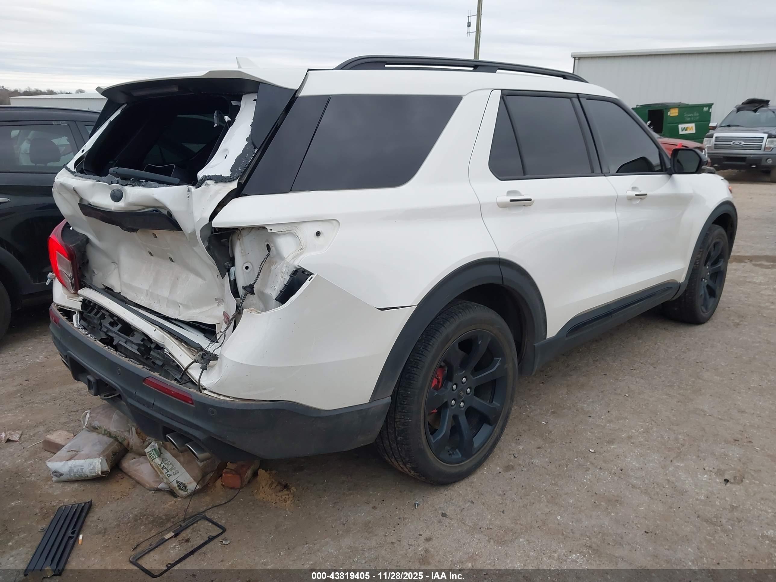 FORD EXPLORER image 4