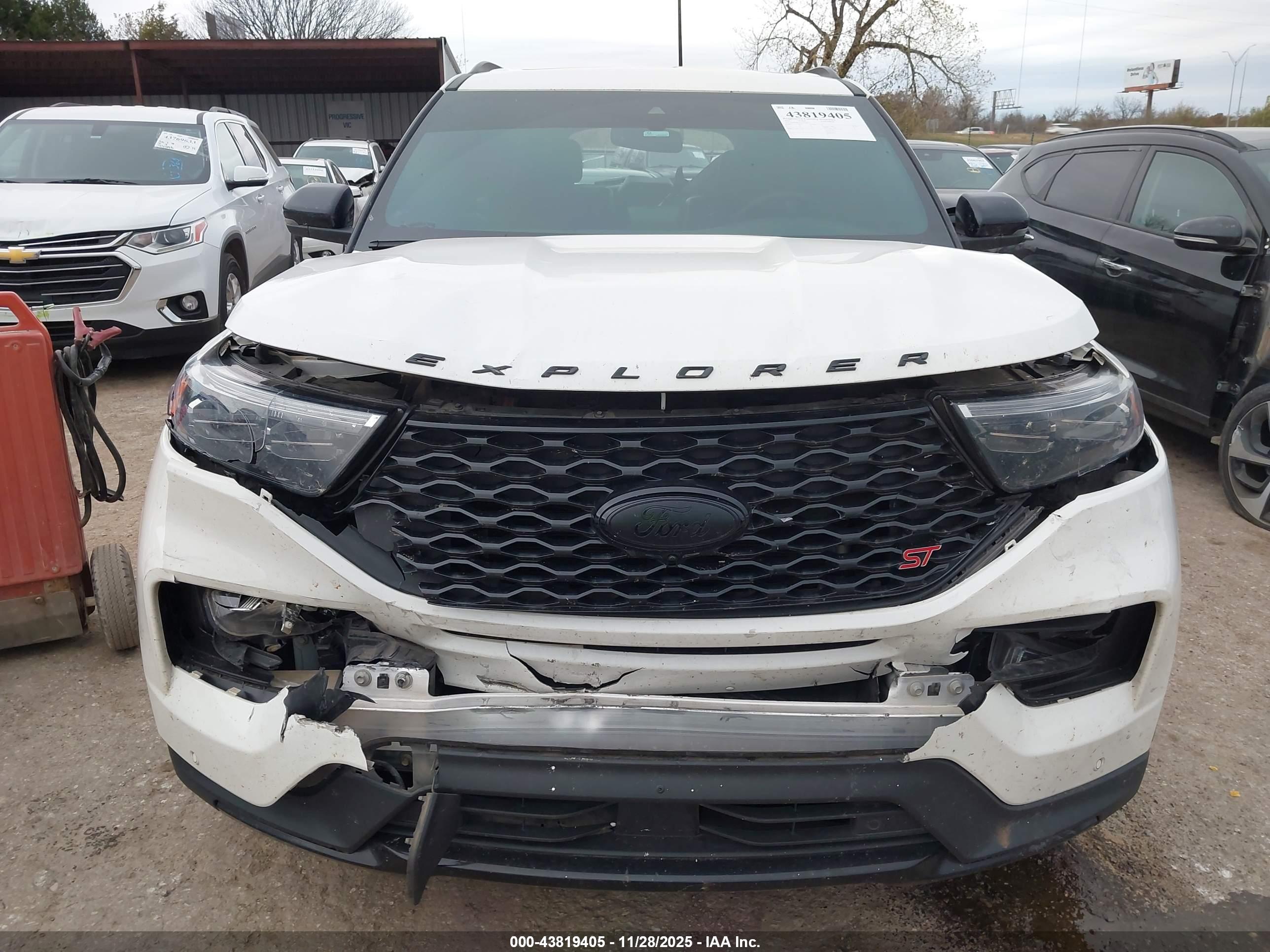 FORD EXPLORER image 6