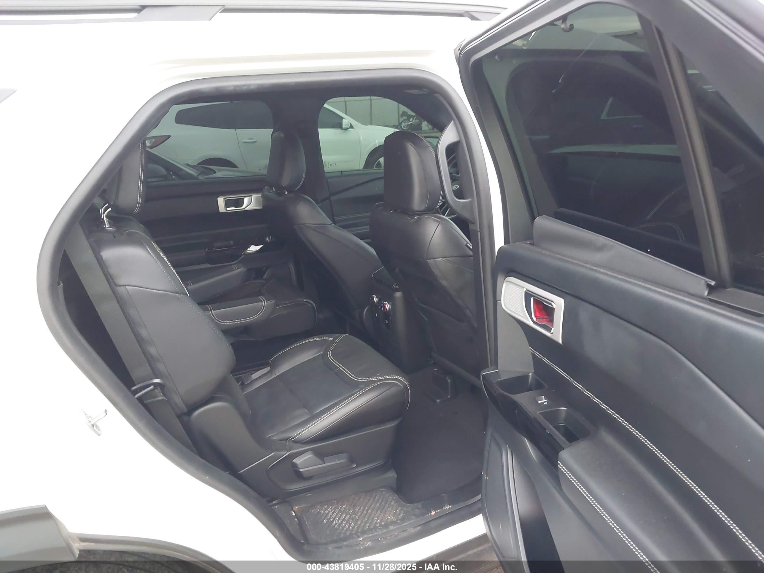 FORD EXPLORER image 8