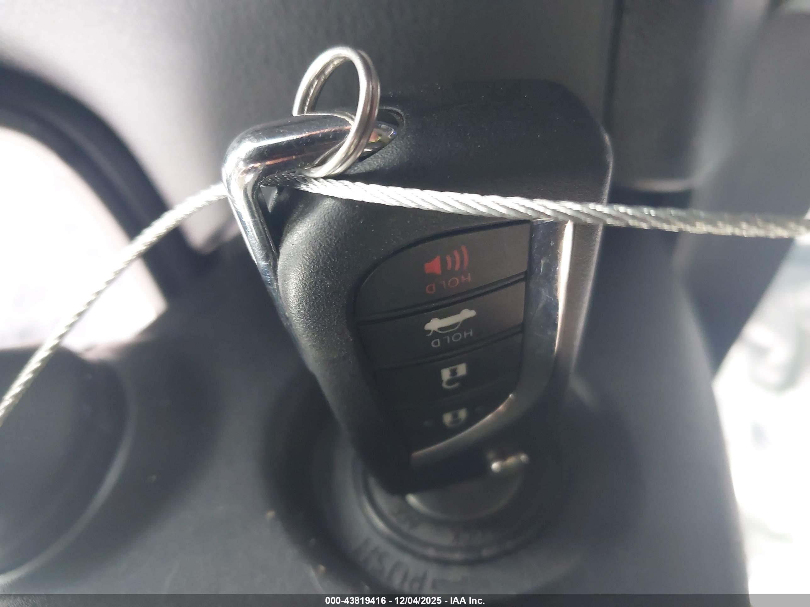 TOYOTA COROLLA image 11