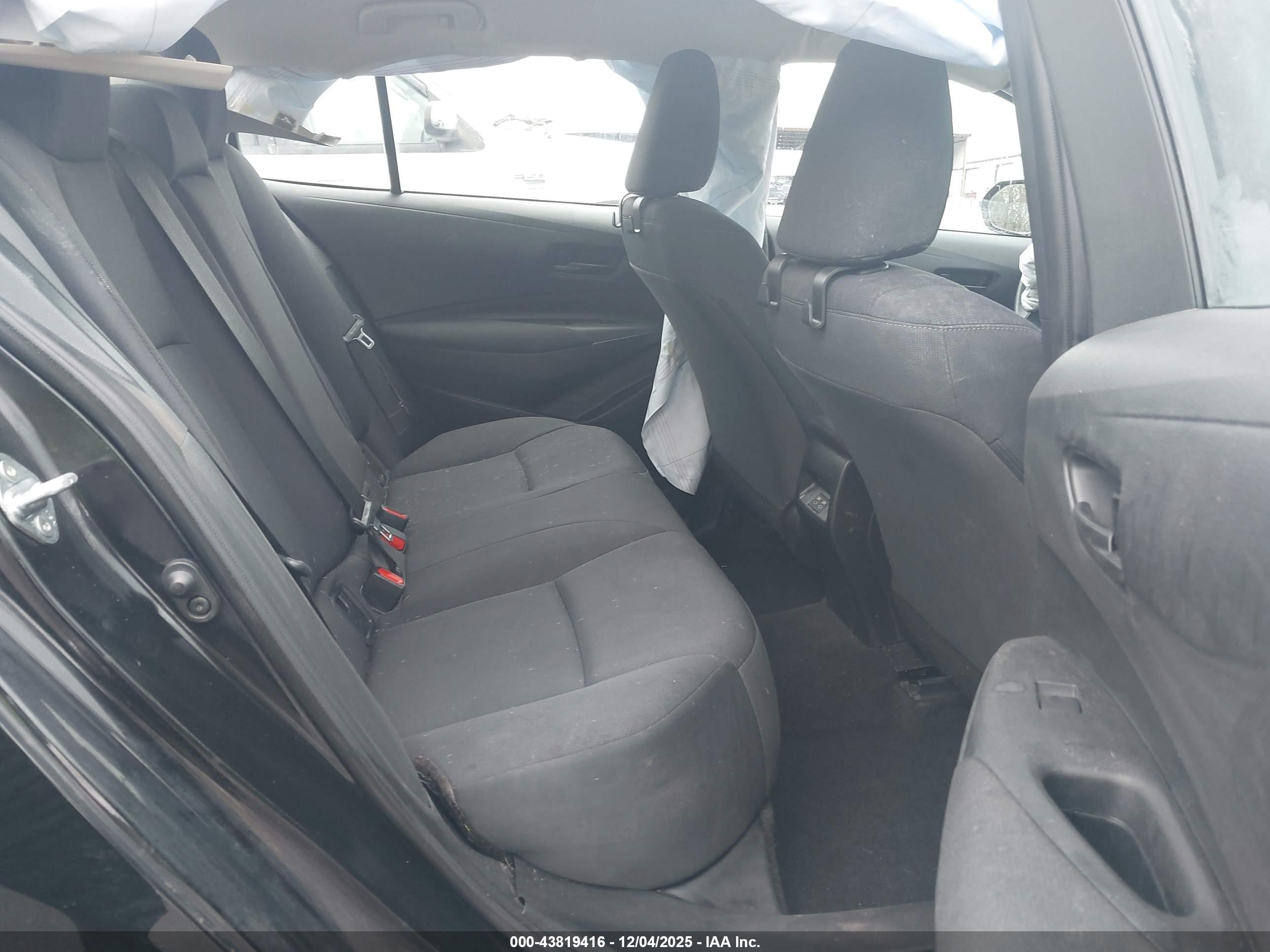 TOYOTA COROLLA image 8