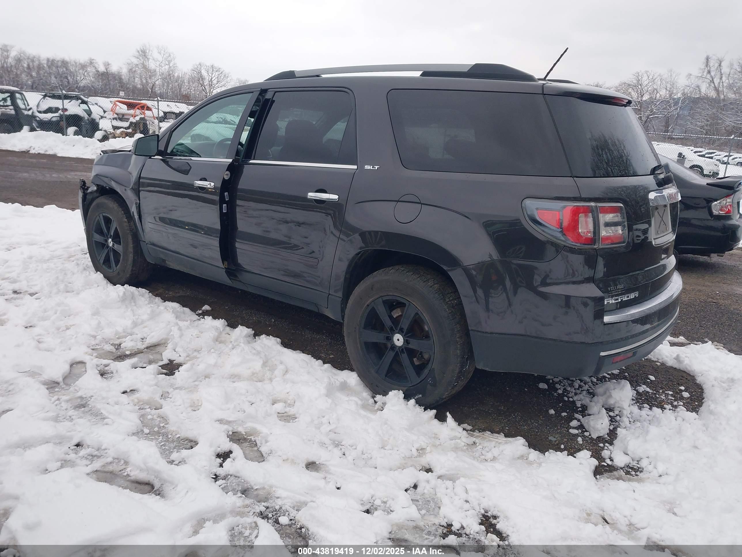 GMC ACADIA image 3