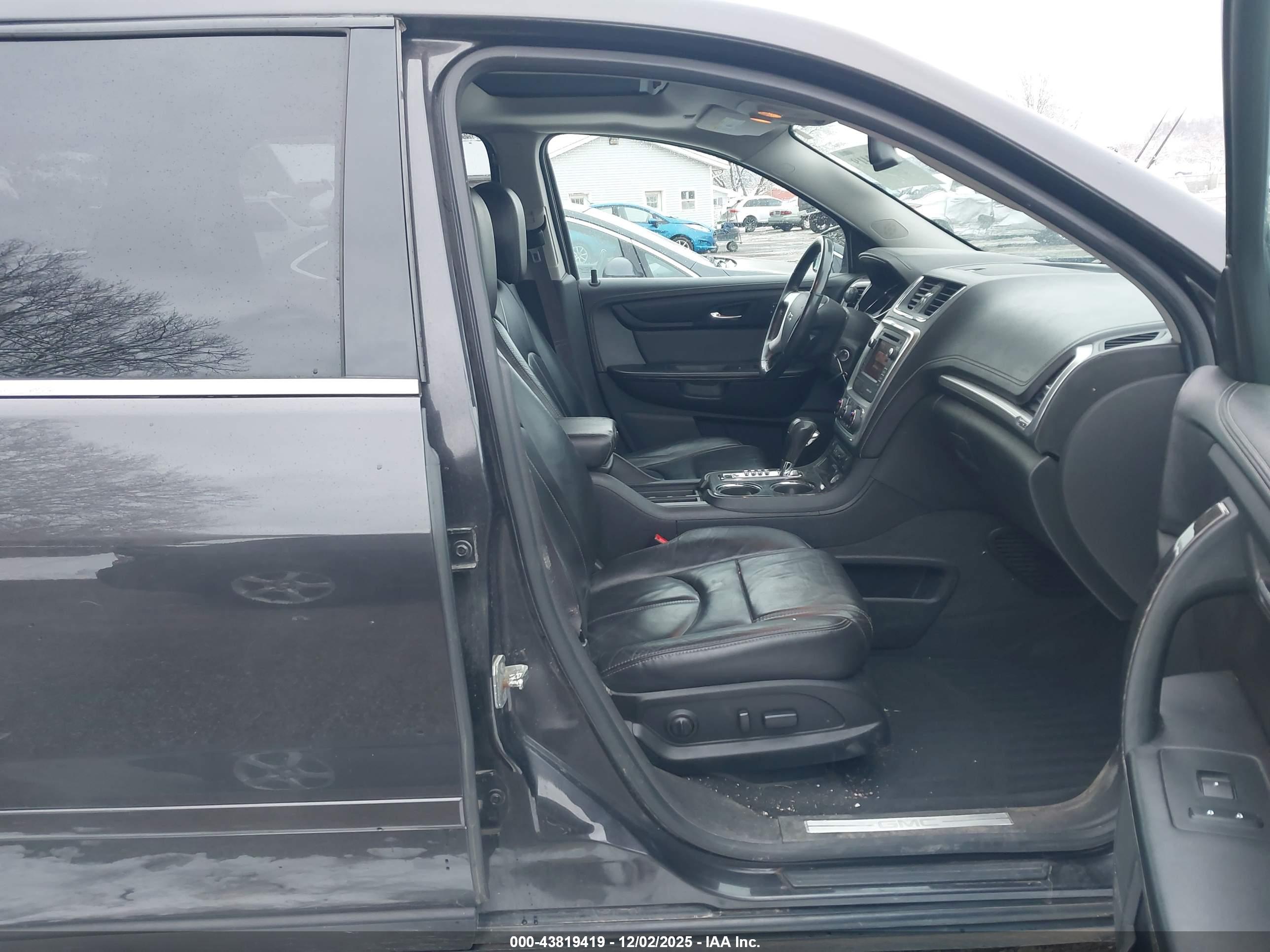 GMC ACADIA image 5