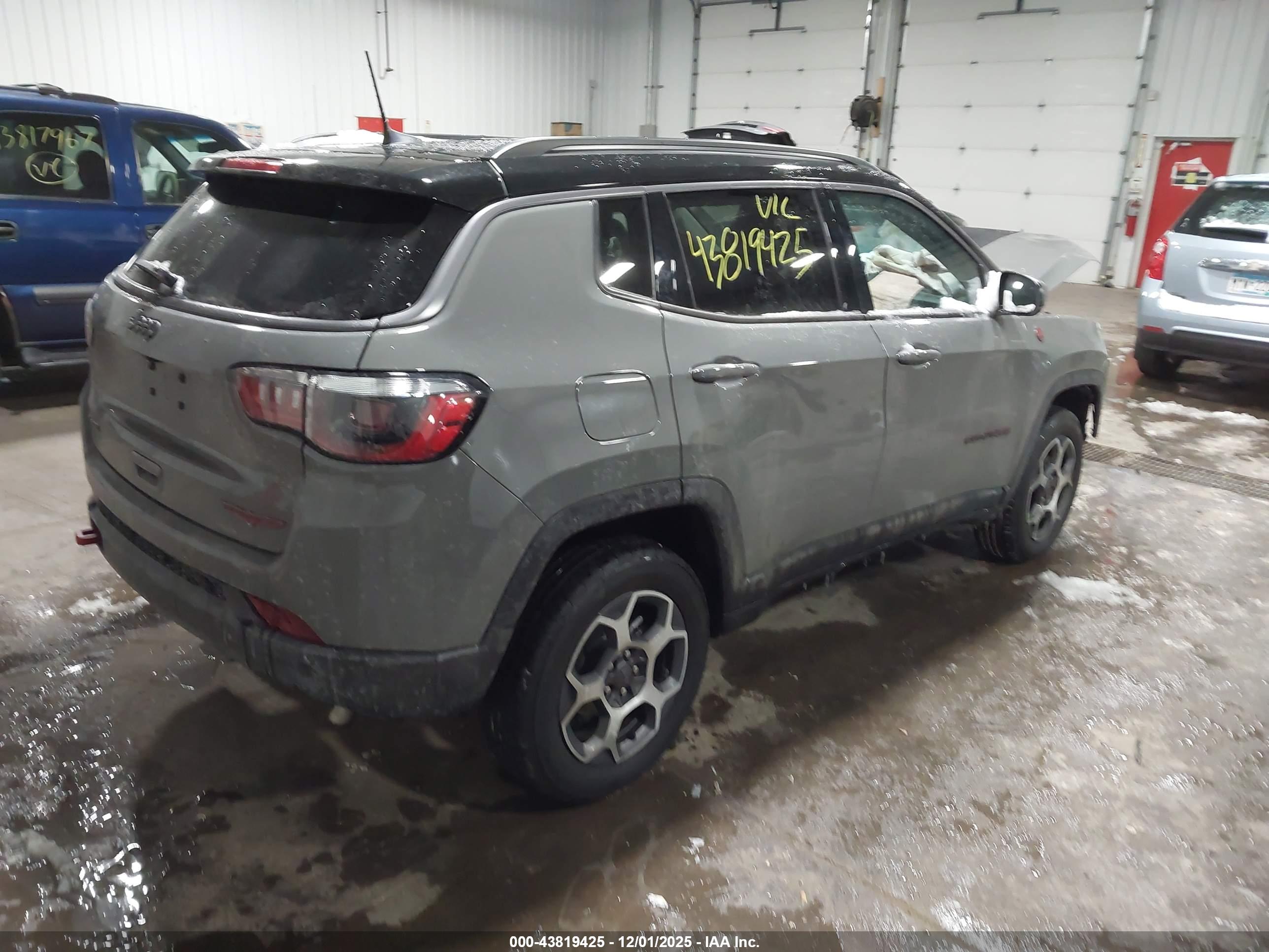 JEEP COMPASS image 4