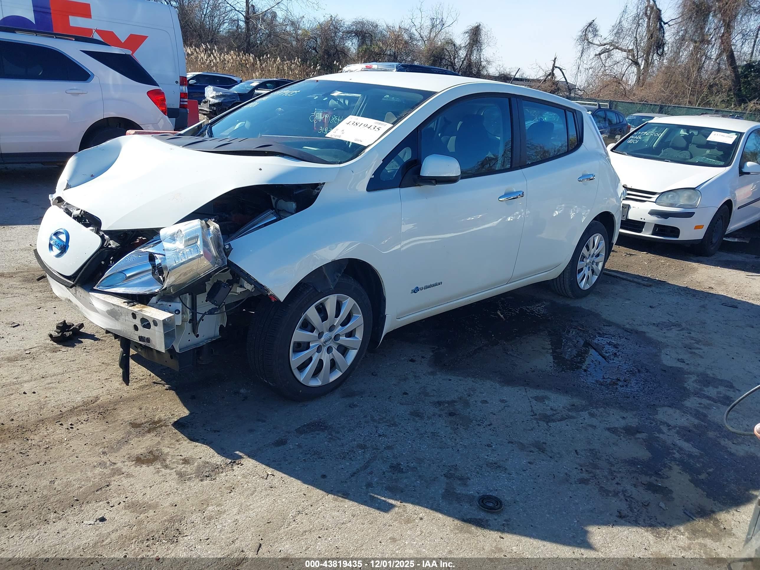 NISSAN LEAF image 2