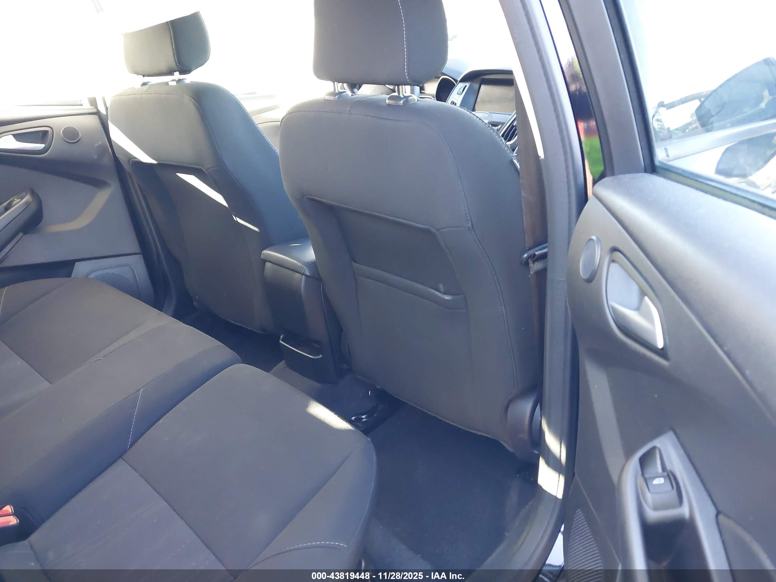 FORD FOCUS image 8