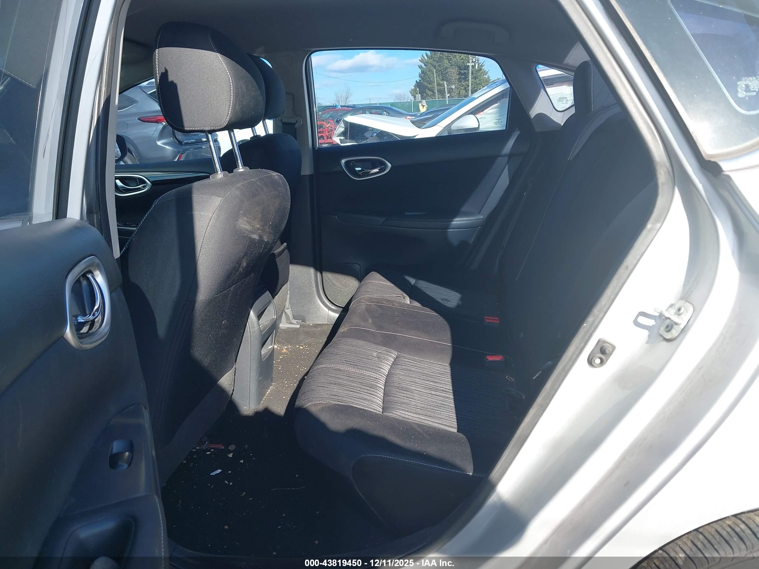 NISSAN SENTRA image 8