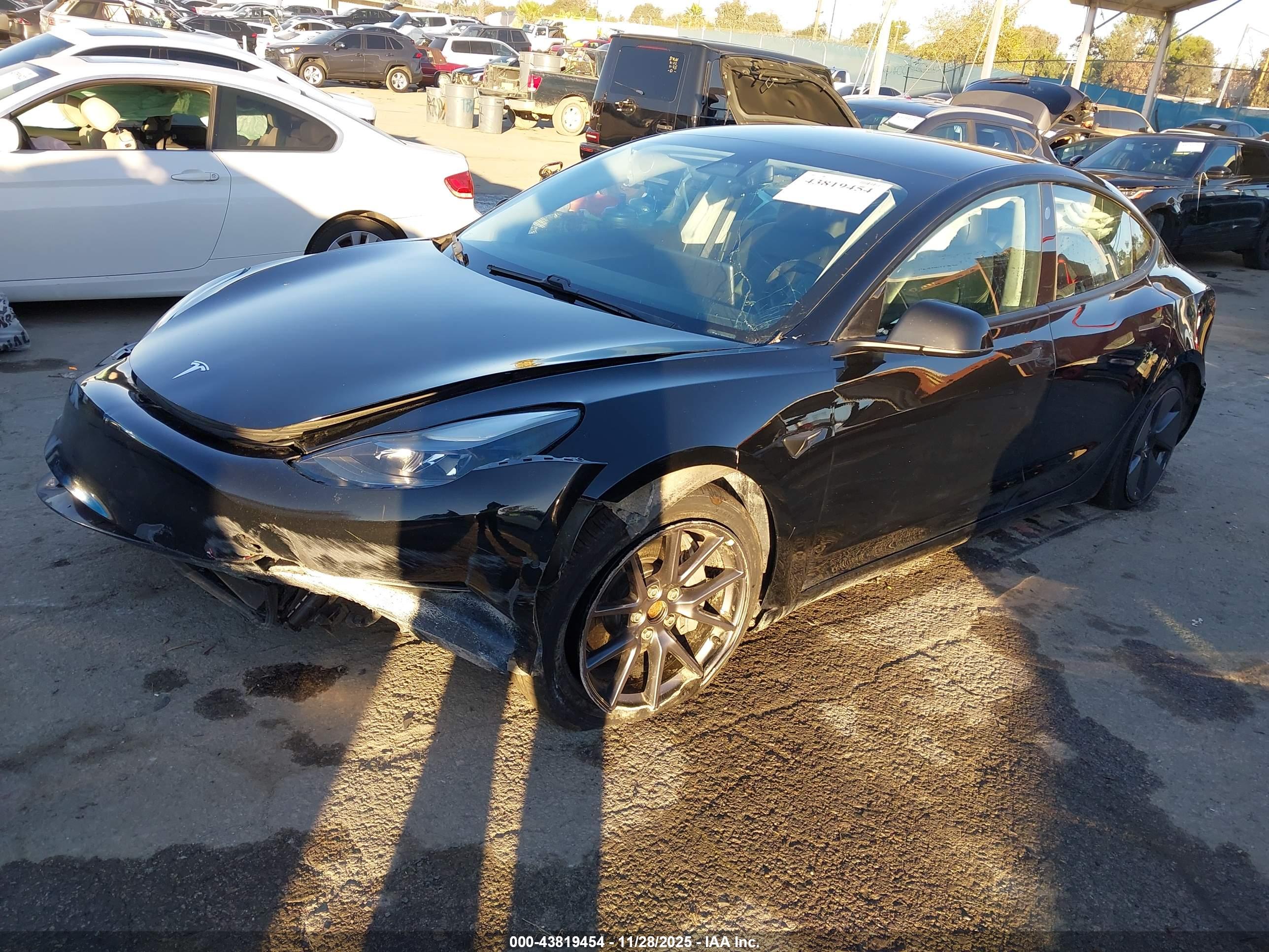 TESLA MODEL image 2