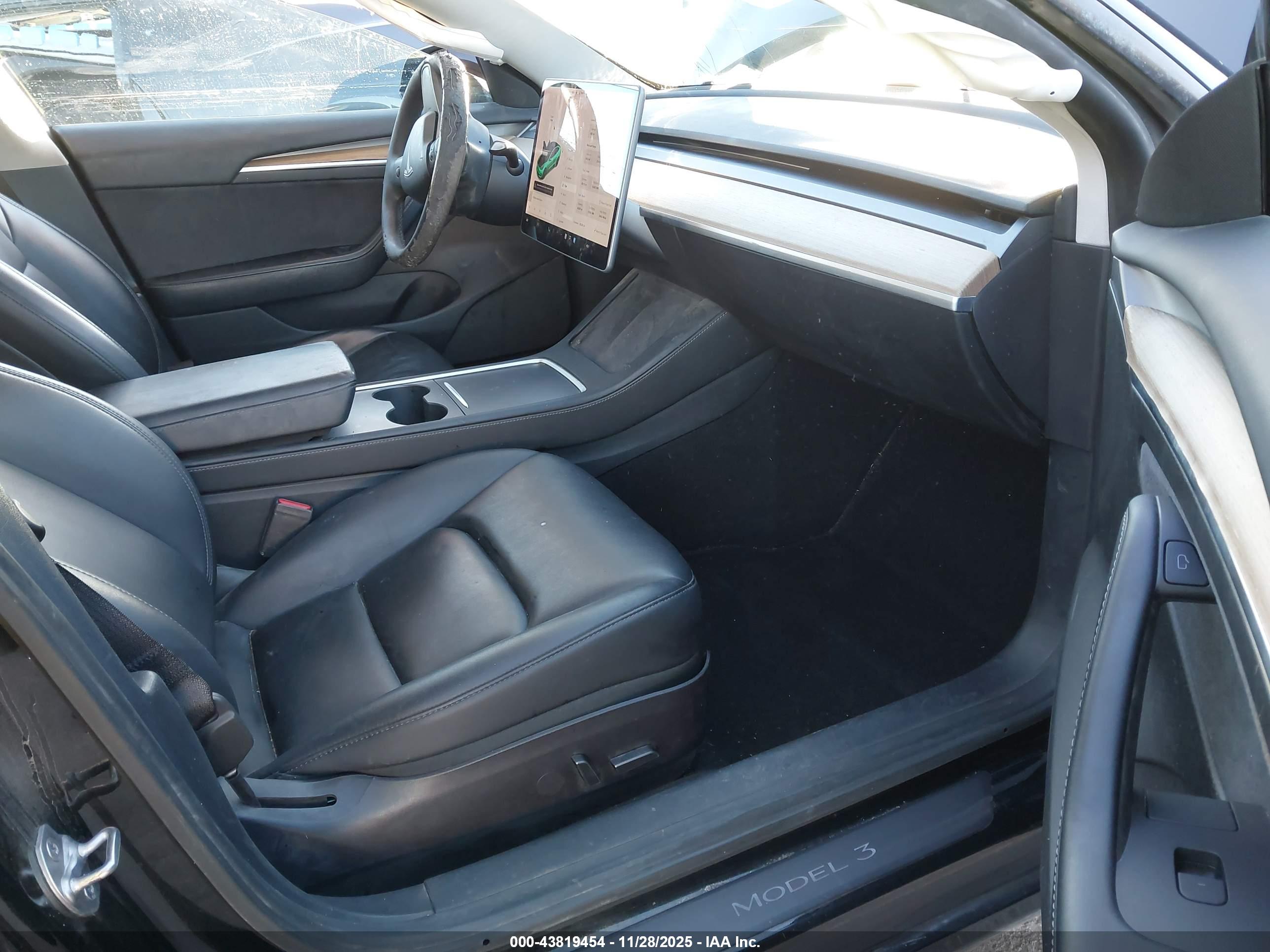 TESLA MODEL image 5