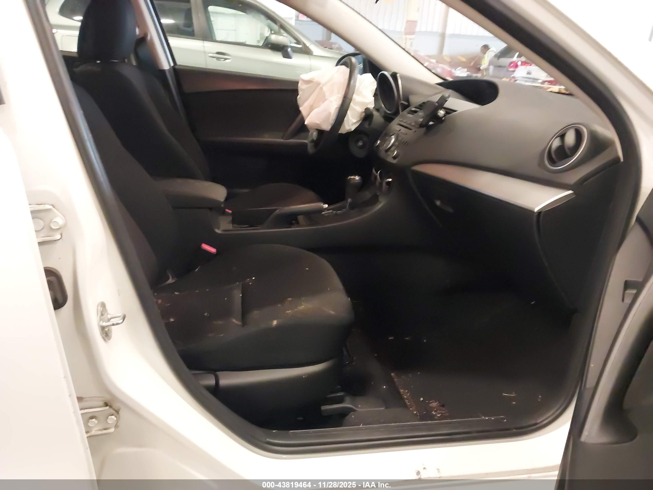 MAZDA MAZDA3 image 5