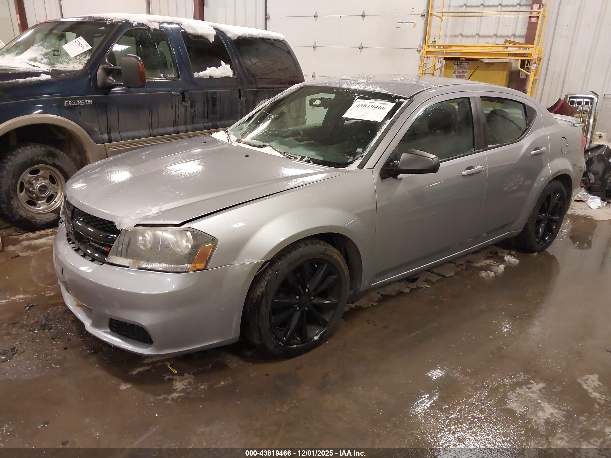 DODGE AVENGER image 2