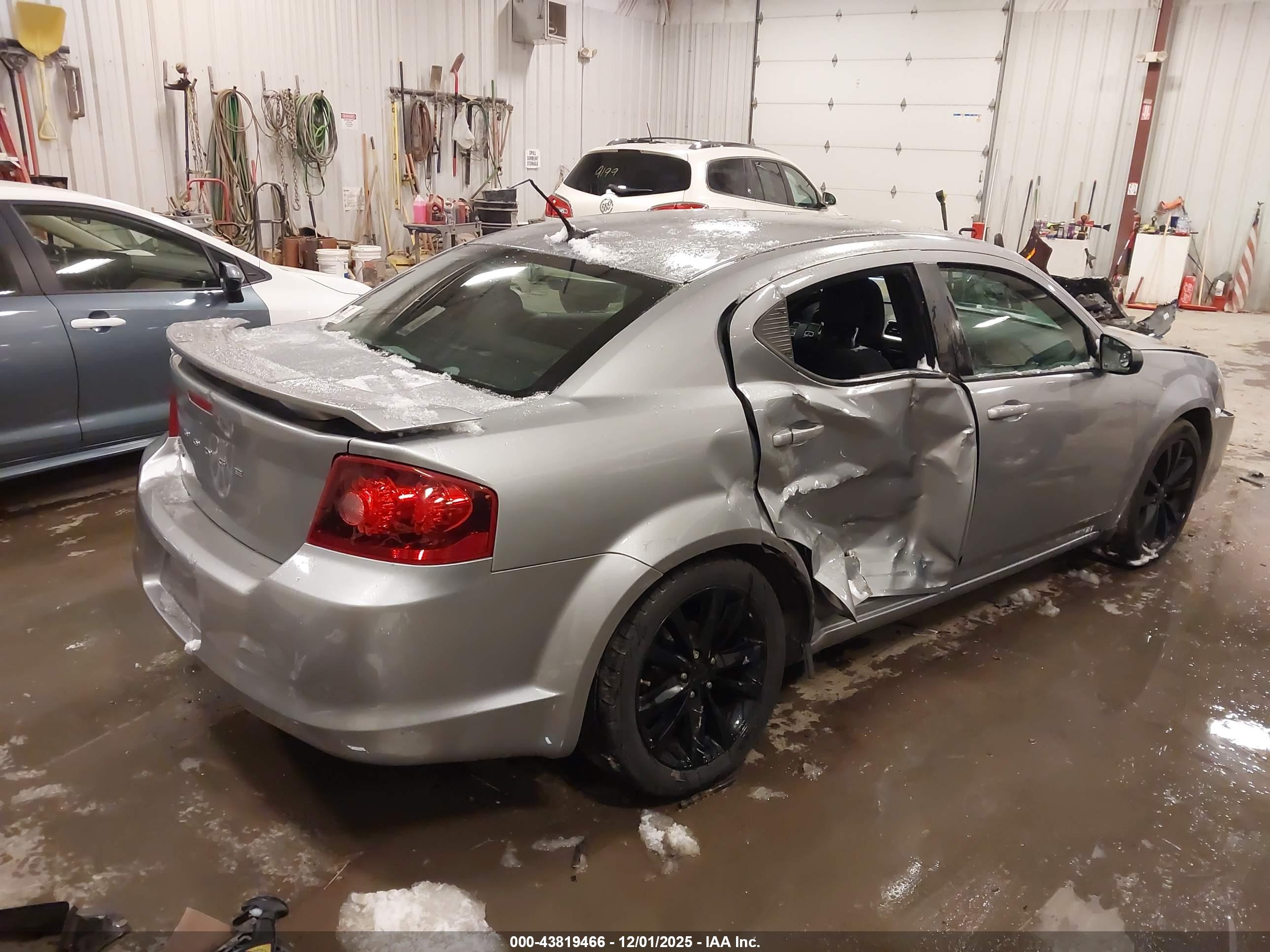 DODGE AVENGER image 4