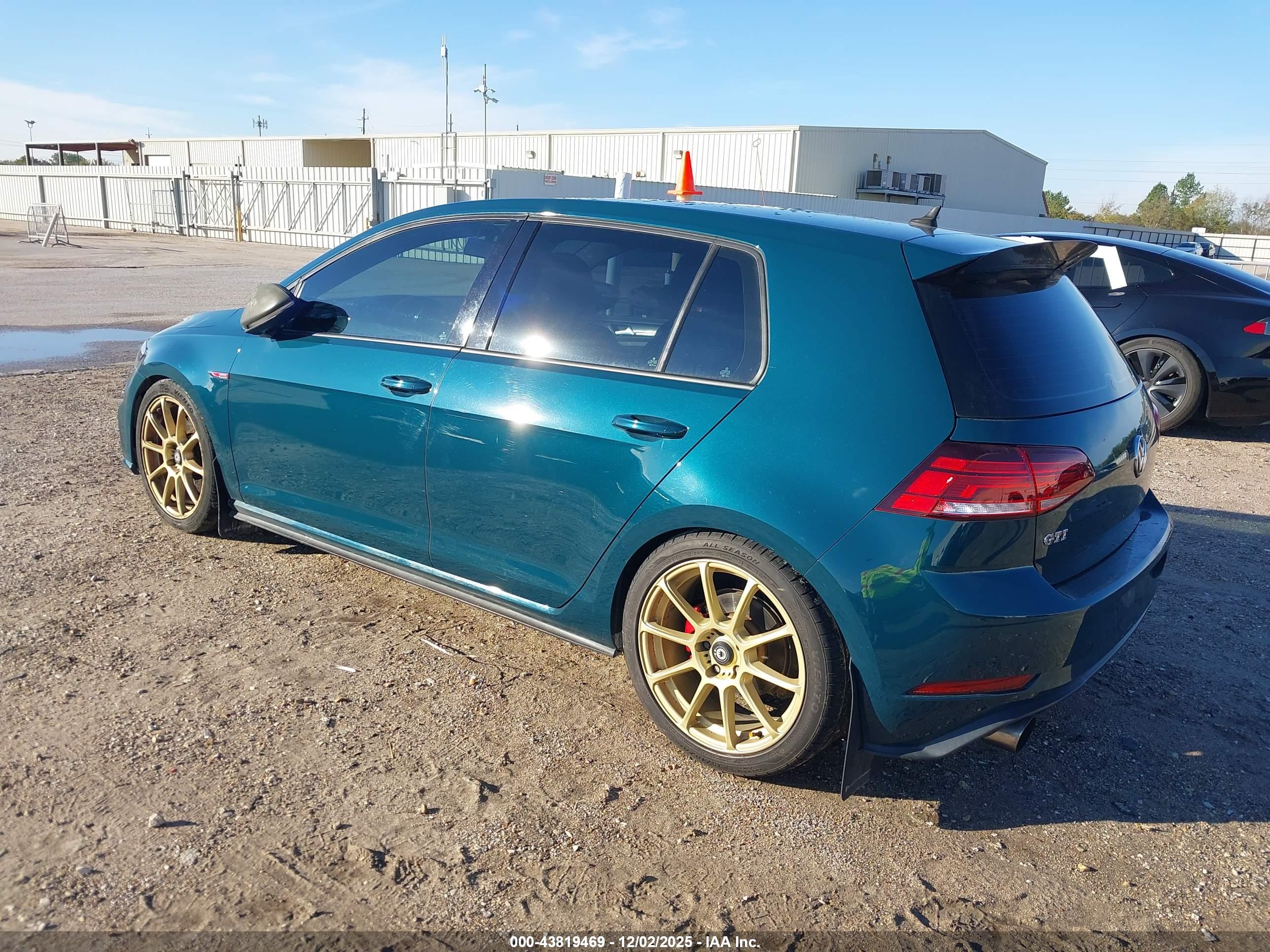 VOLKSWAGEN GOLF image 3