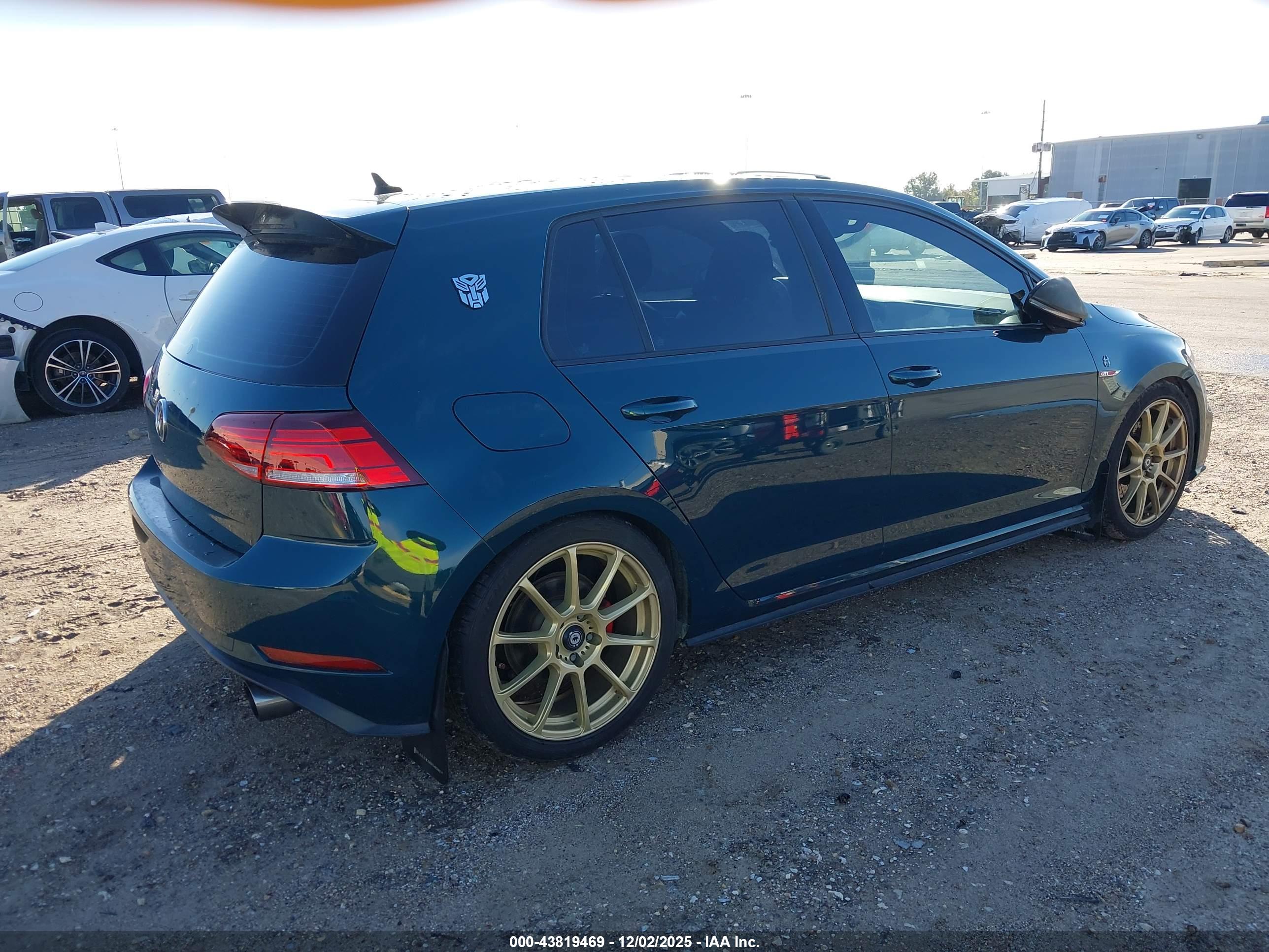 VOLKSWAGEN GOLF image 4