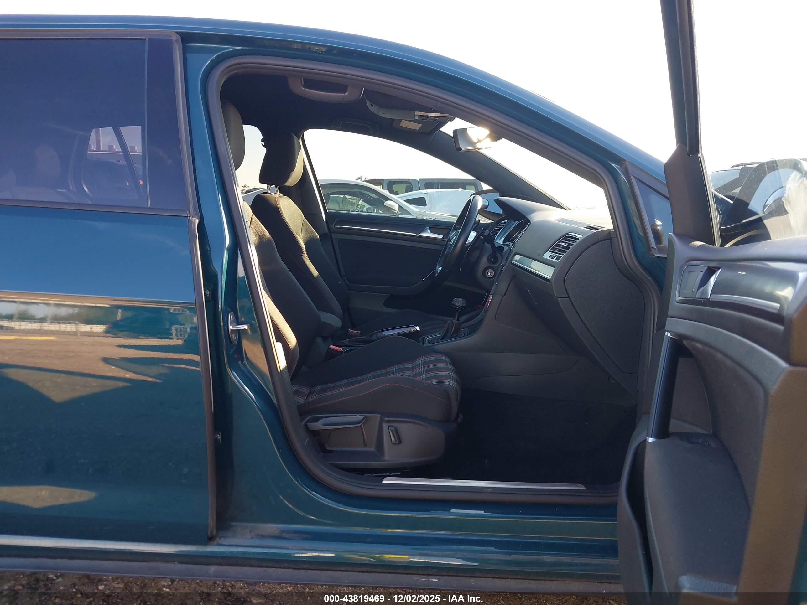 VOLKSWAGEN GOLF image 5